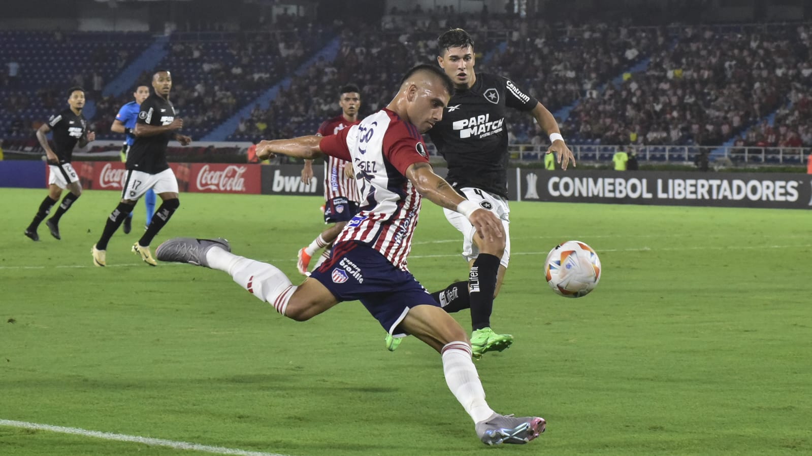 Acción ofensiva del Junior por intermedio de Steven 'Titi' Rodríguez.