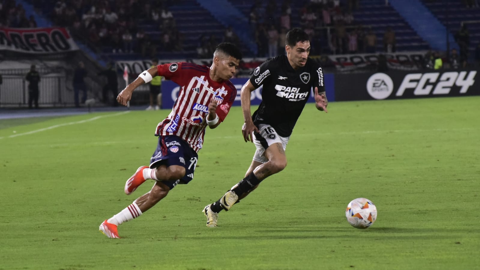 Aspecto del partido de esta tarde en el estadio Metropolitano entre Junior y Botafogo. 