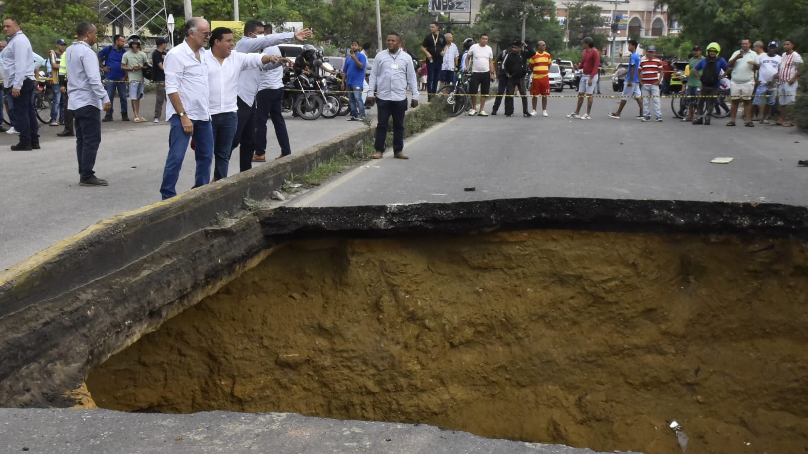 El gobernador Eduardo Verano estuvo en el lugar de la tragedia.