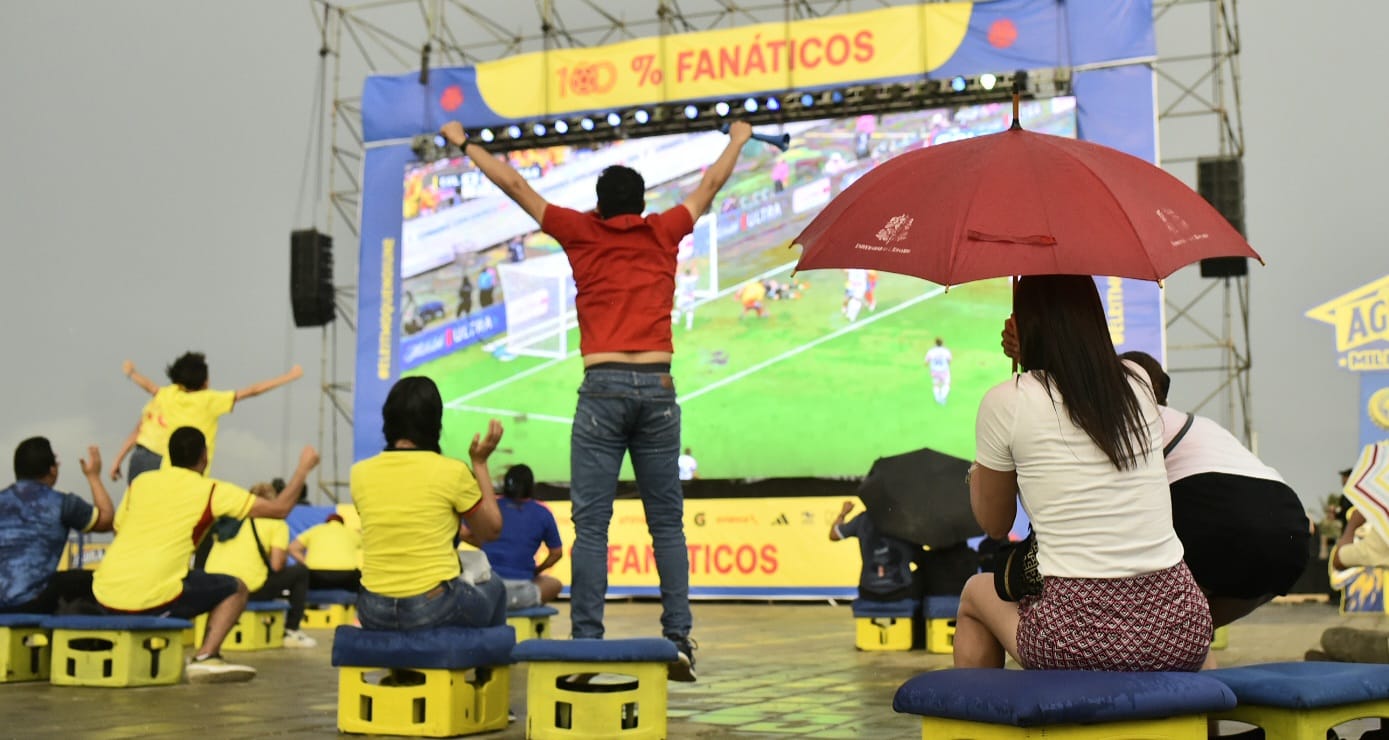 Ni la llovizna detuvo la alegría por la tricolor