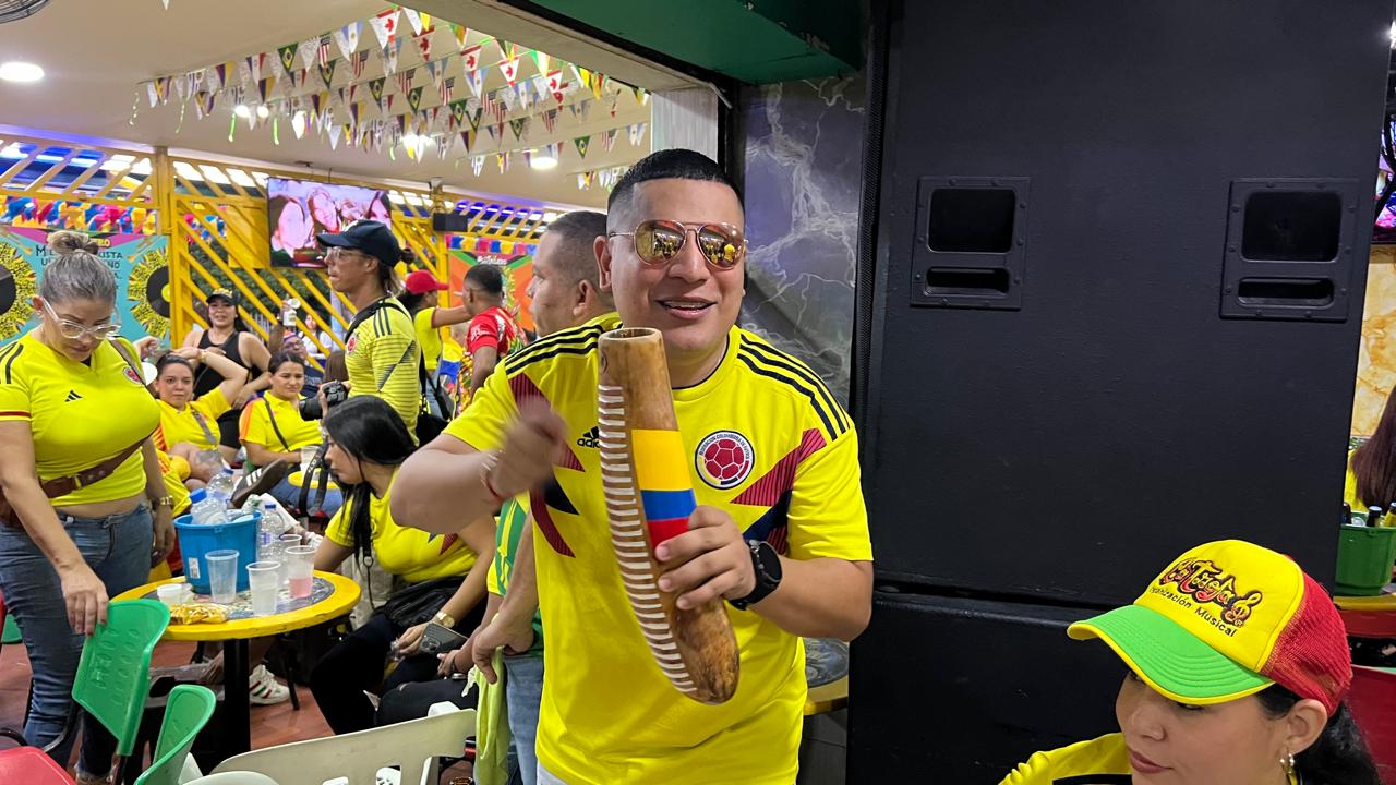 Ambiente salsero en La Troja para observar la final de la Copa América