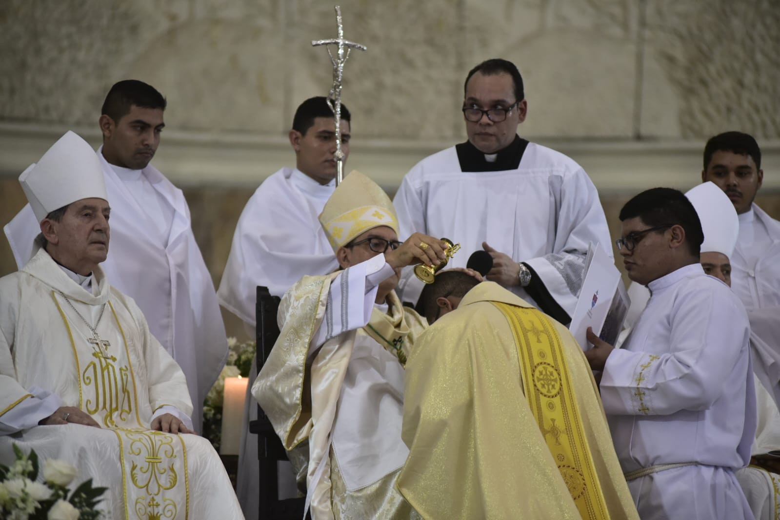 La ordenación tuvo lugar en la Catedral.