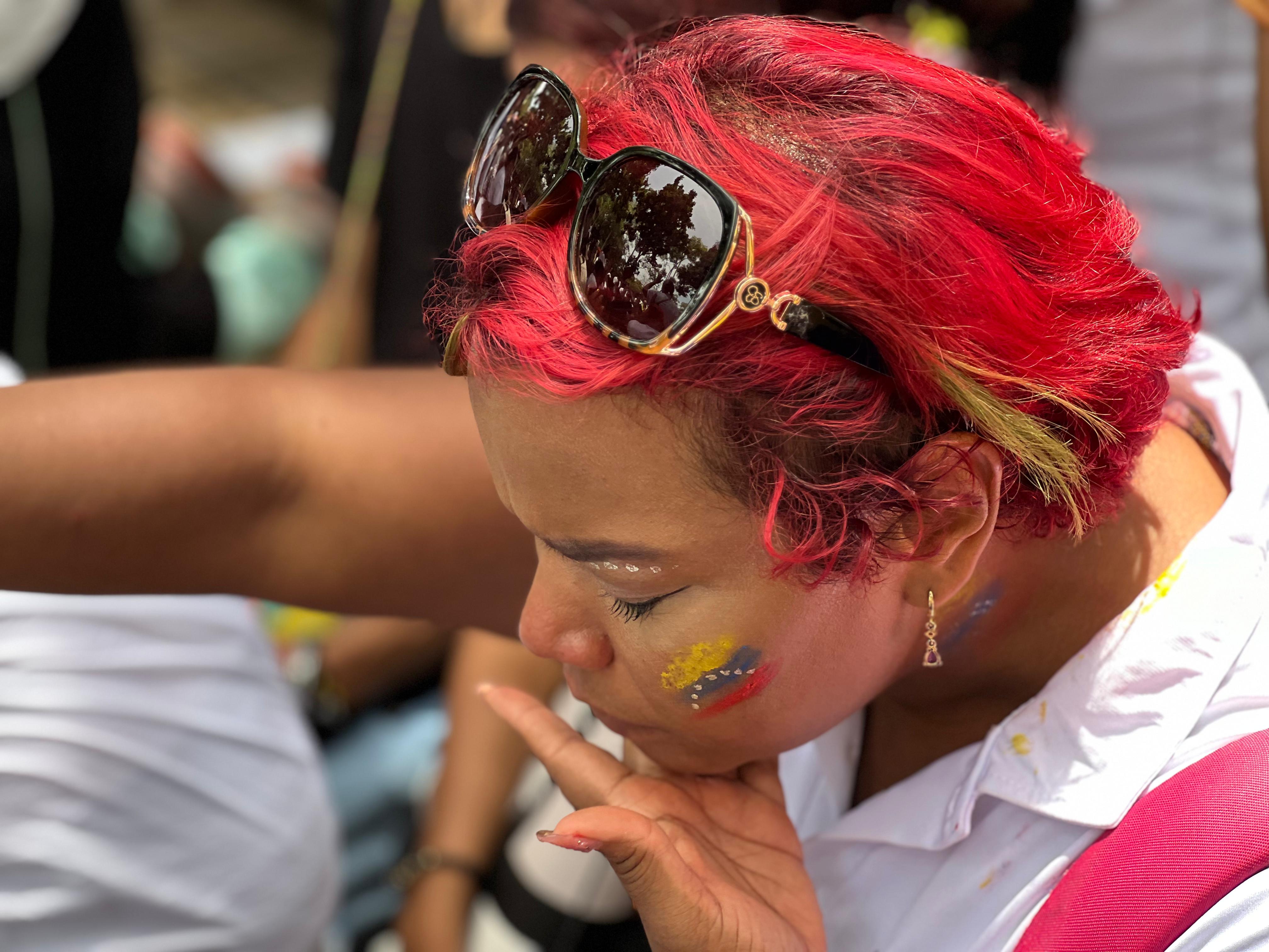 Oración de venezolanos en el parque Suri Salcedo en Barranquilla.