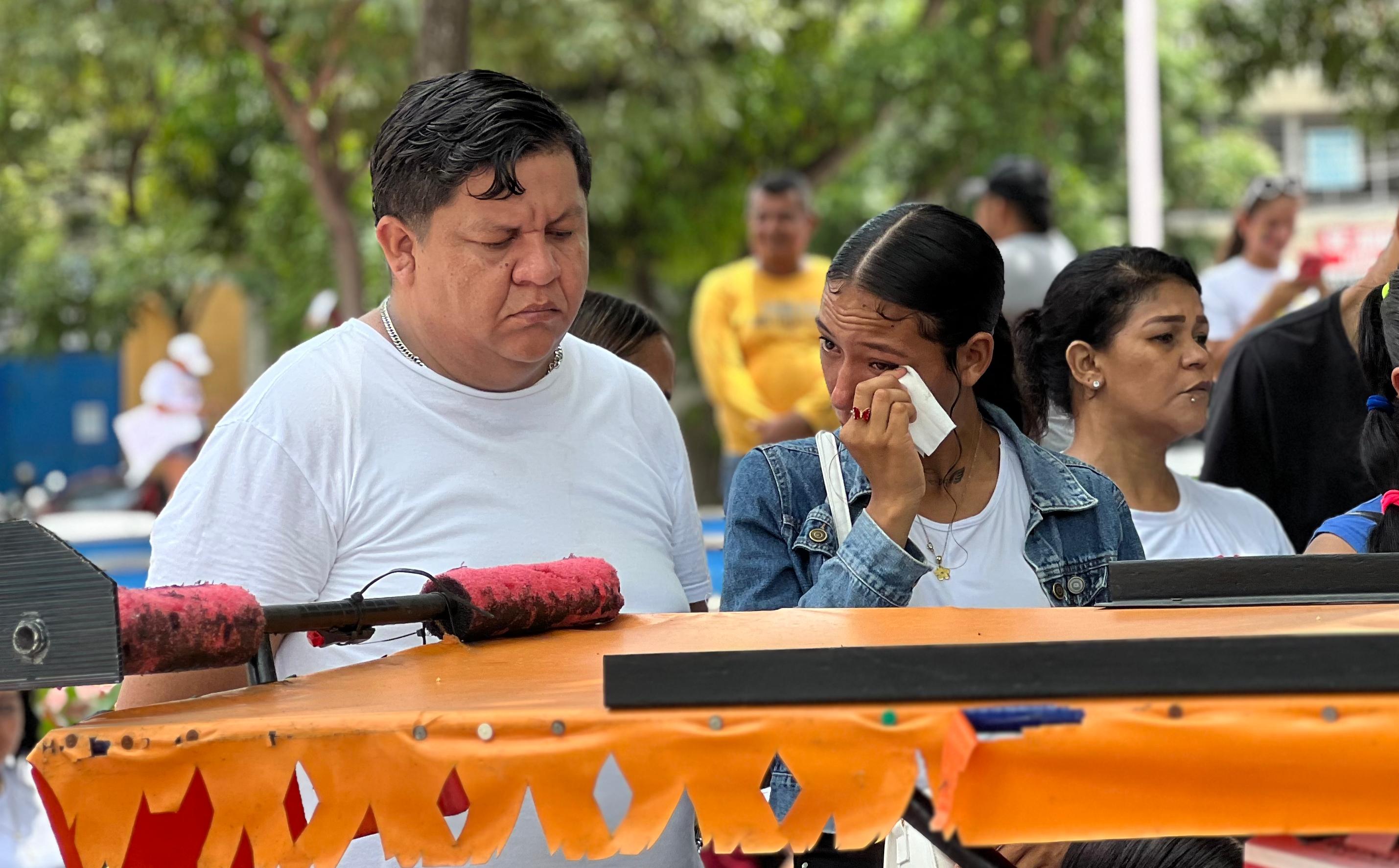 Oración de venezolanos en el parque Suri Salcedo en Barranquilla.