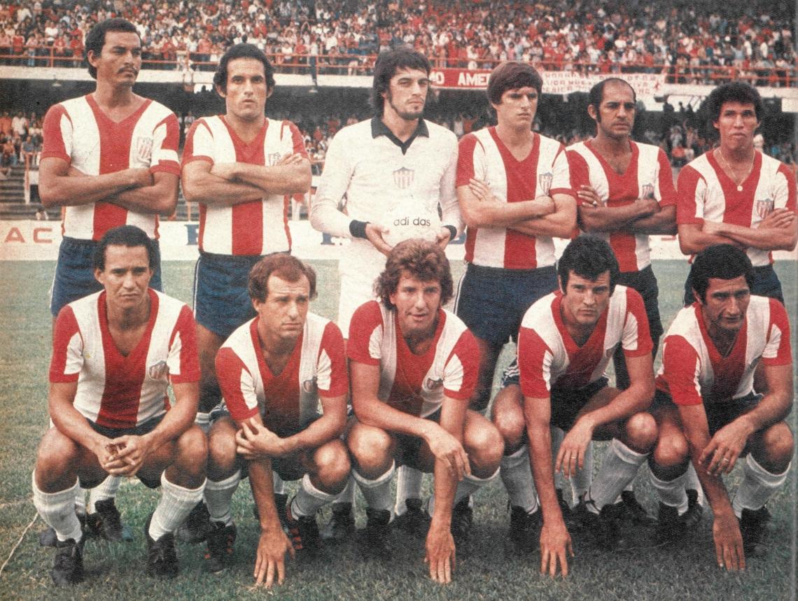 El equipo de la primera estrella en 1977.