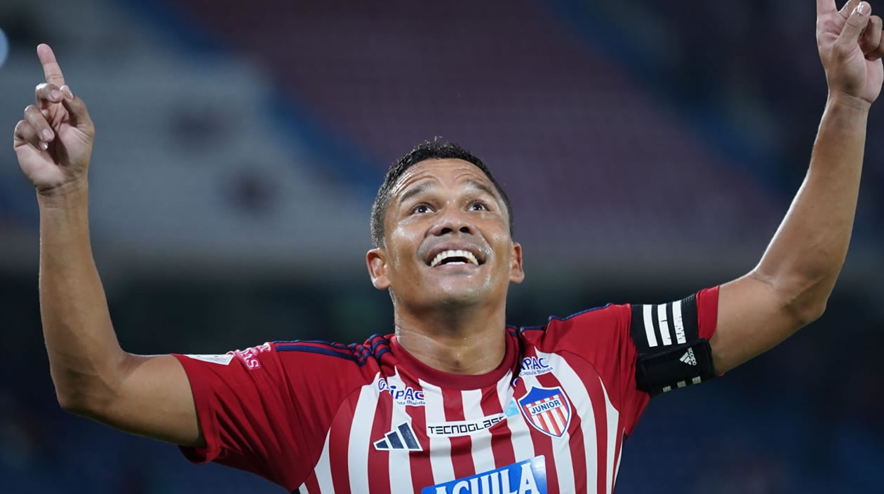 Carlos Bacca celebra su gol.