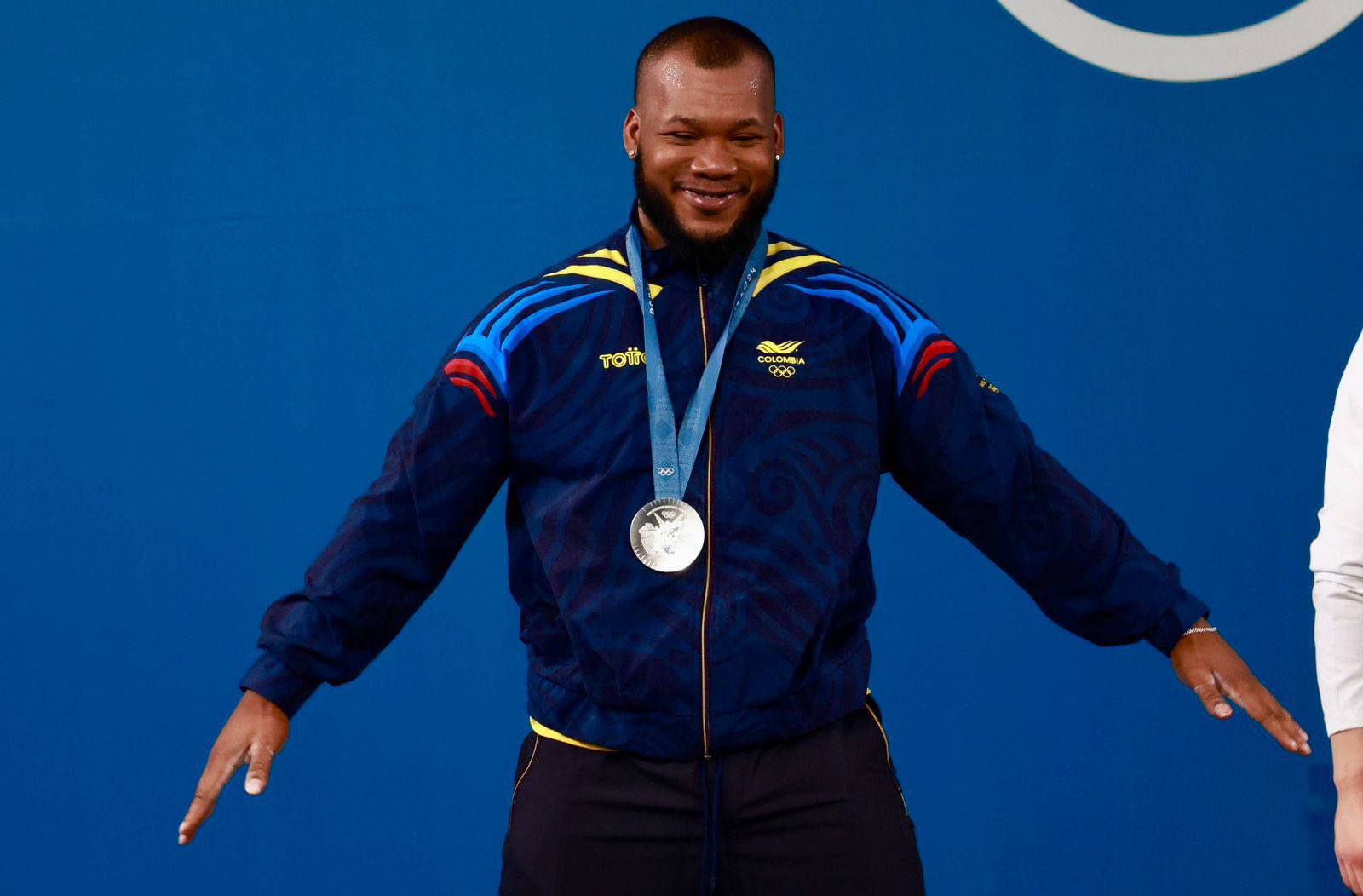 El colombiano Yeison López alcanzó plata en levantamiento de pesas. 