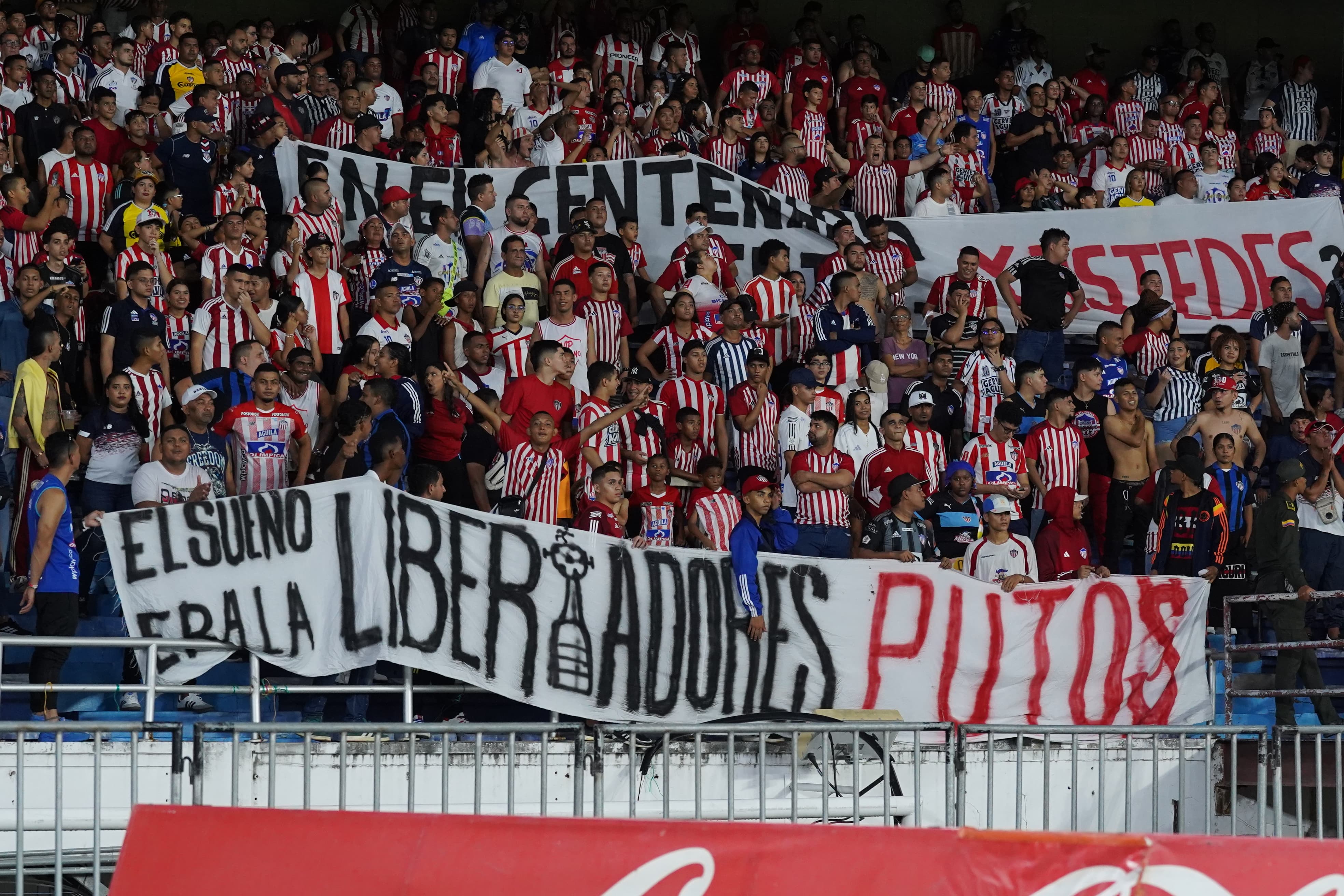 Pancarta contra los jugadores.