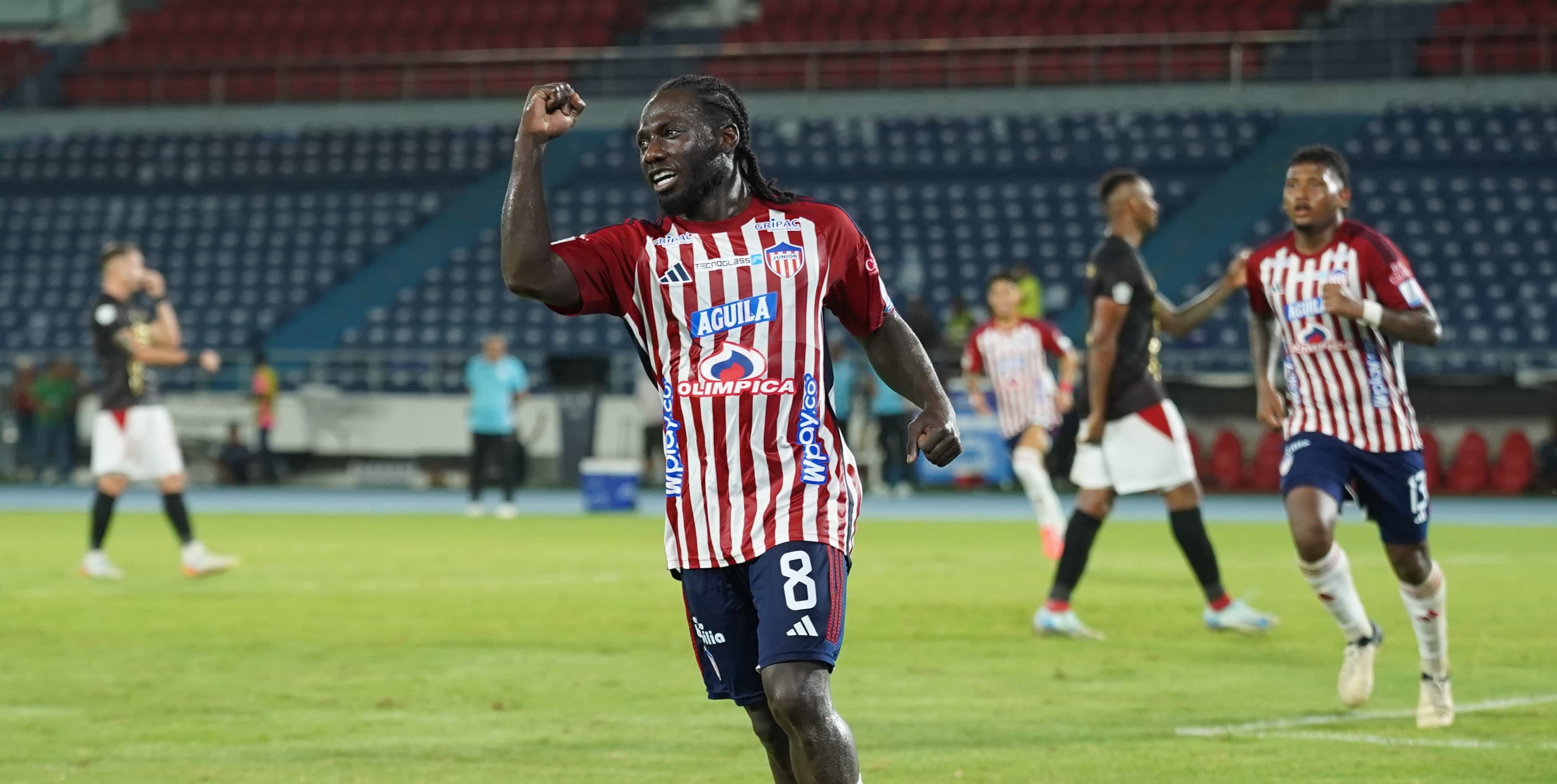 Chará celebrando el último gol de Junior.