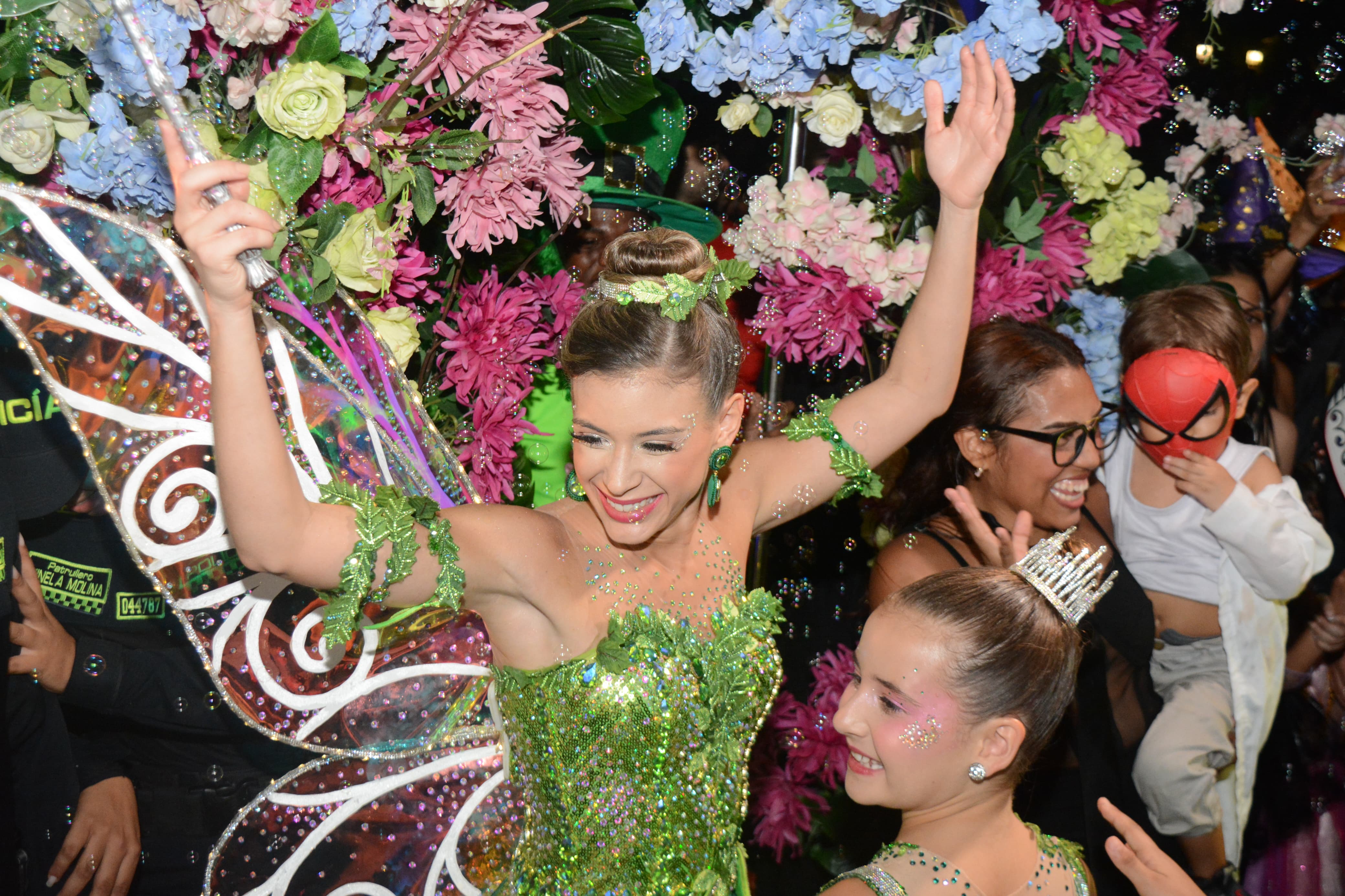 La Reina del Carnaval 2025, Tatiana Angulo Fernández De Castro, durante el recorrido