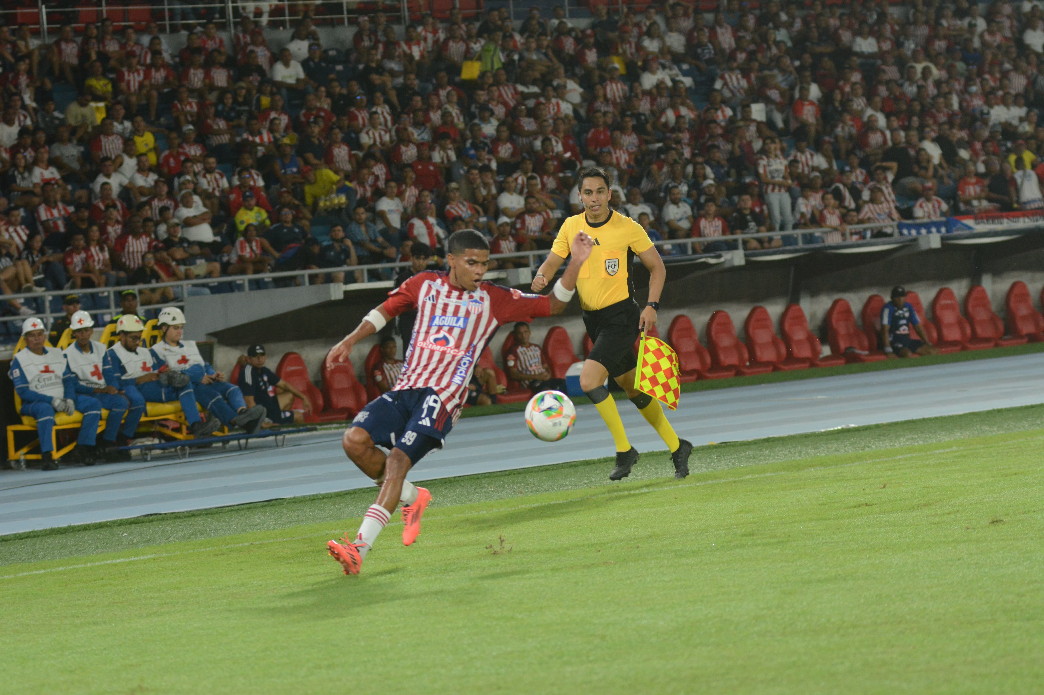 Aspecto del partido entre Junior y el Deportivo Cali. 