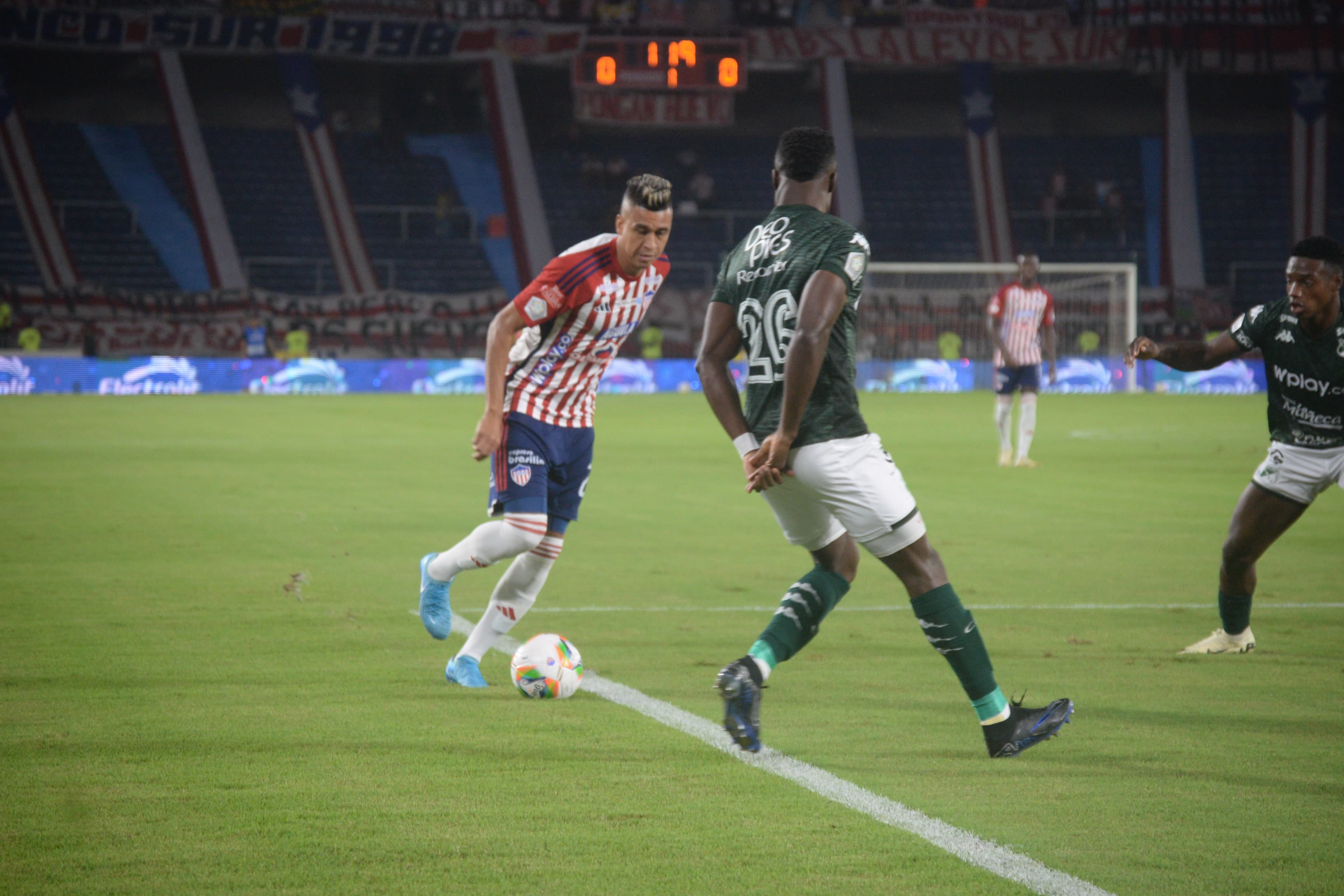 Aspecto del partido entre Junior y el Deportivo Cali. 