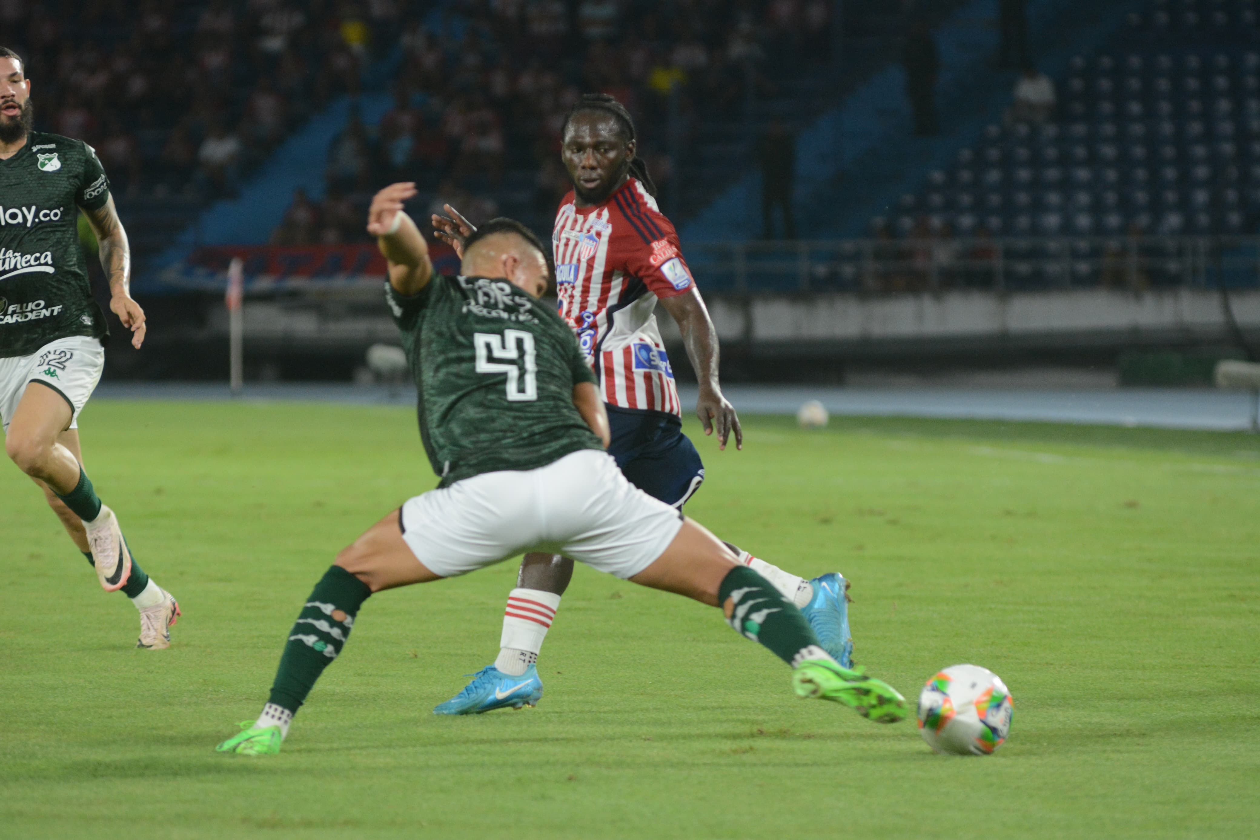 Aspecto del partido entre Junior y el Deportivo Cali. 