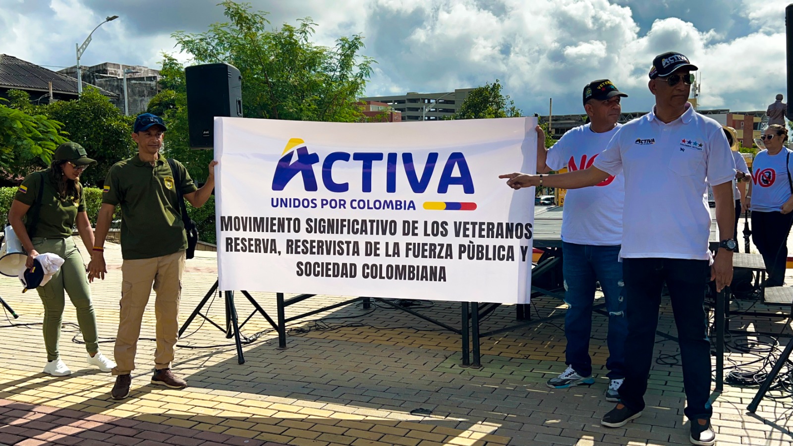 Veteranos de las Fuerzas Militares en el plantón.