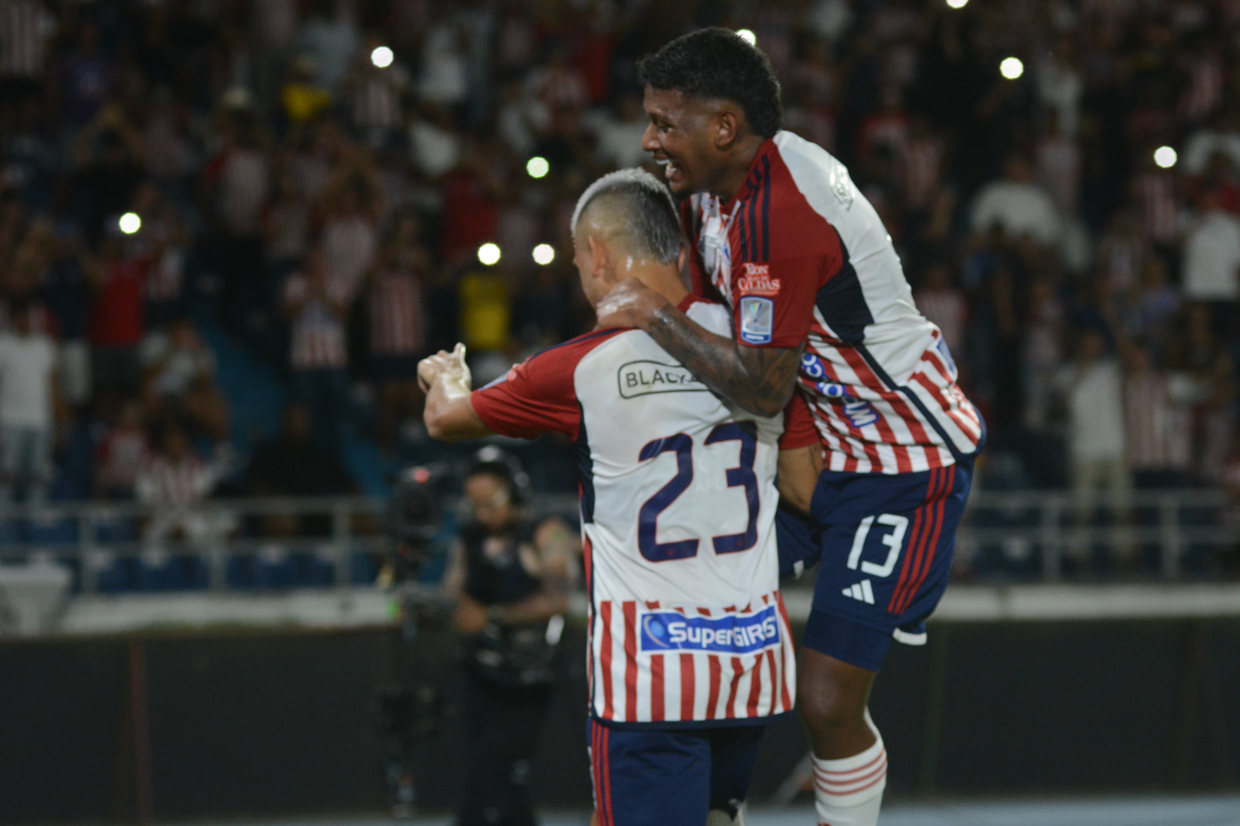 Aspecto del partido entre Junior y el Deportivo Cali. 