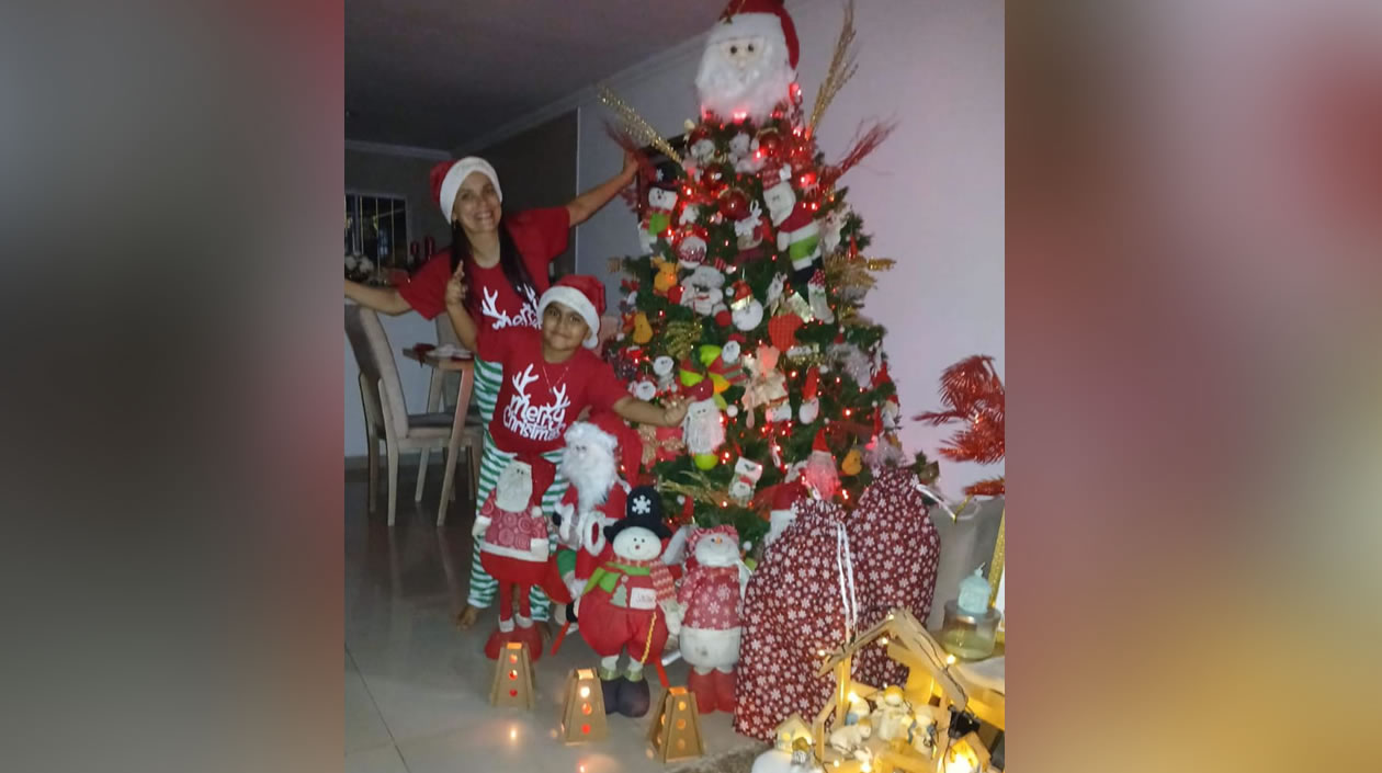 Jisselly con su hijo Dylan Andrés, en el barrio Moras IV etapa, en Soledad. 