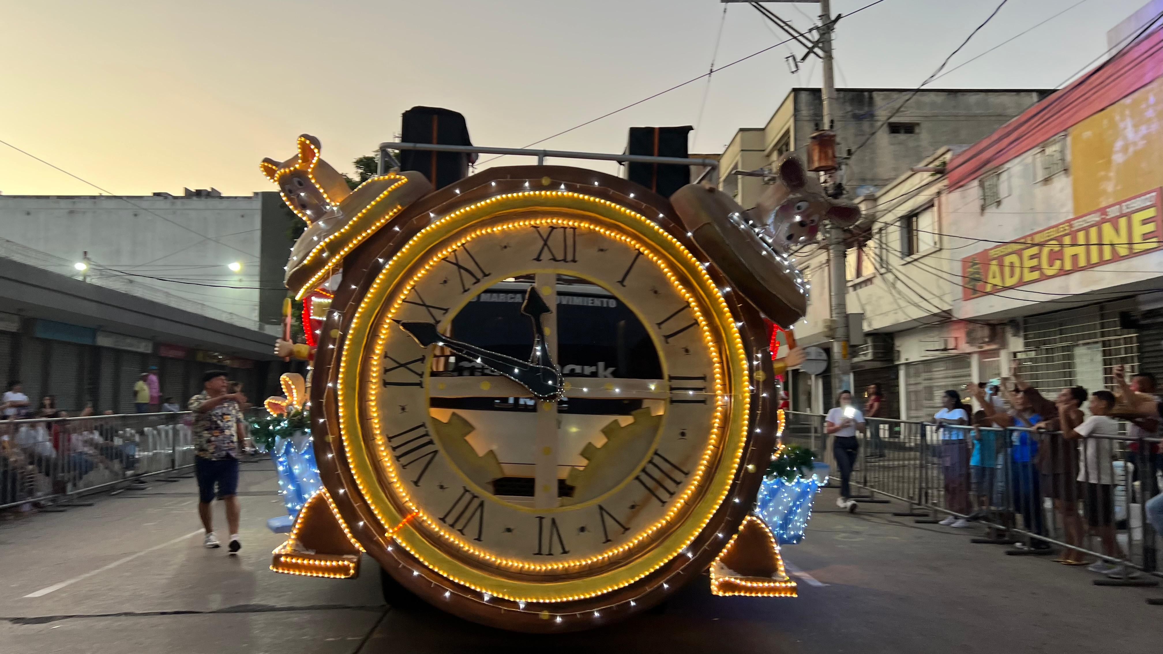 Carroza de un reloj gigante.