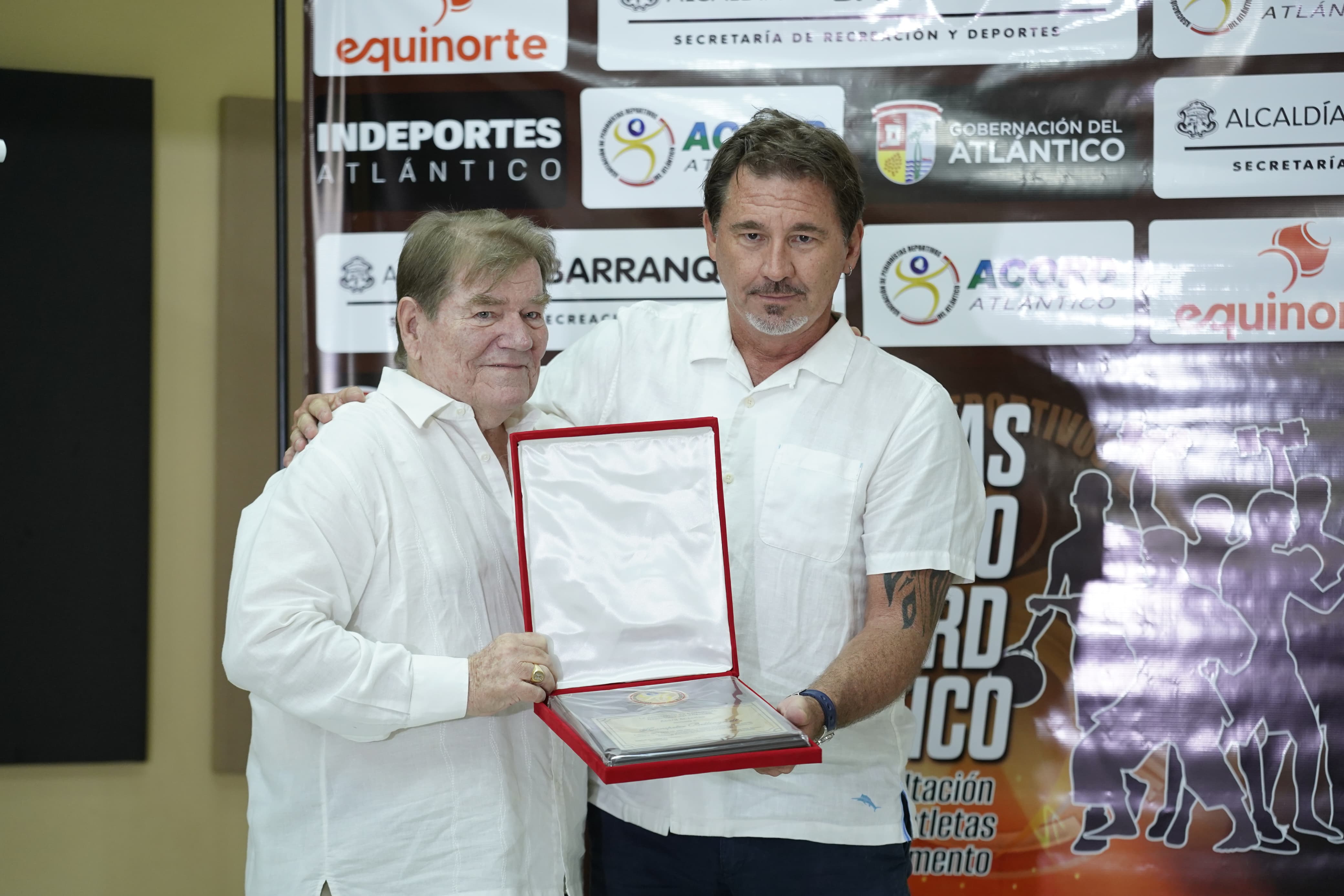 Helmut Bellingrodt con su sobrino Christian, hijo de Hanspeter (fallecido), quien junto a Horst Bellingrodt recibieron el premio Vida y Obra.