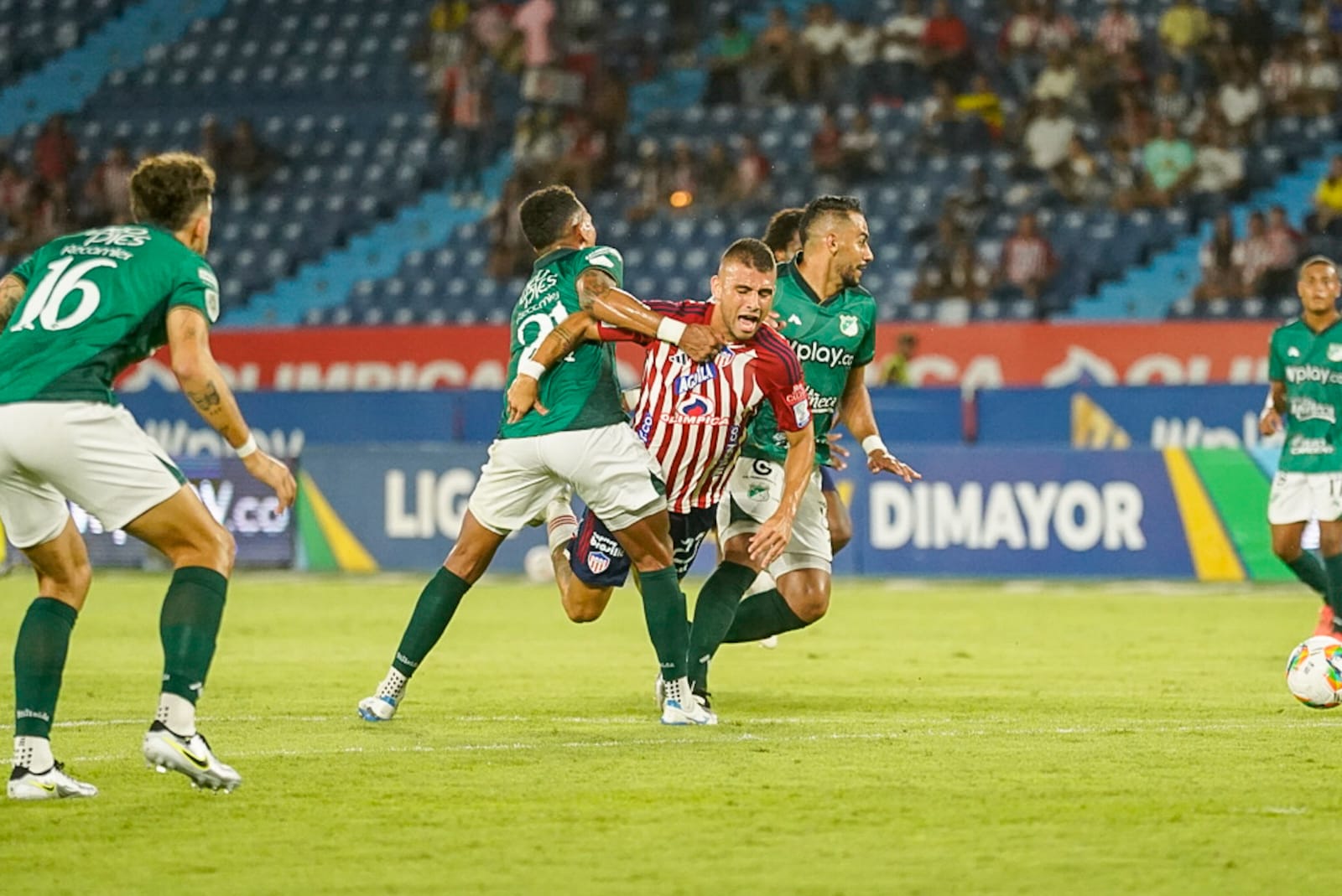 Aspecto del partido entre Junior y Deportivo Cali. 