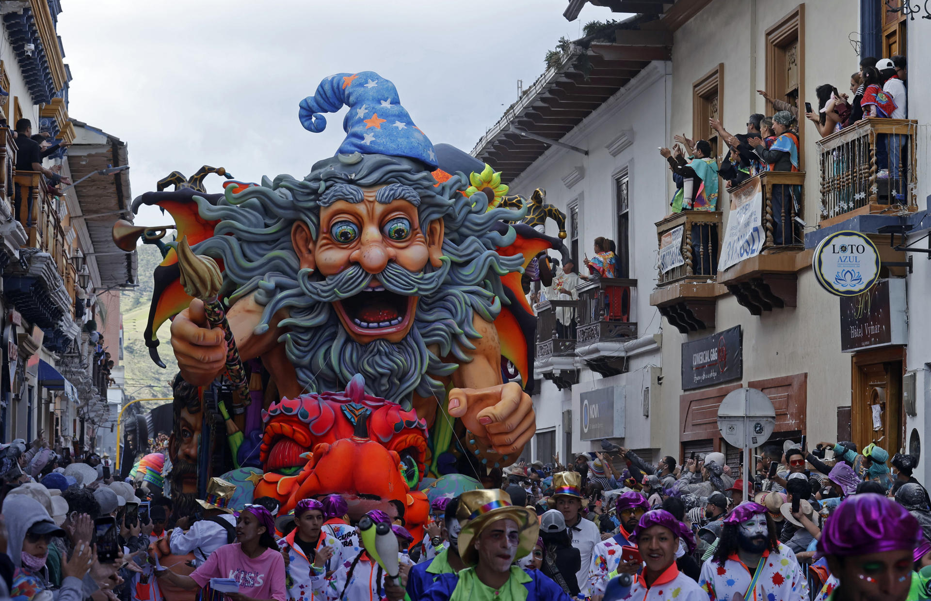 Carrozas del carnaval de Negros y Blancos de Pasto. 