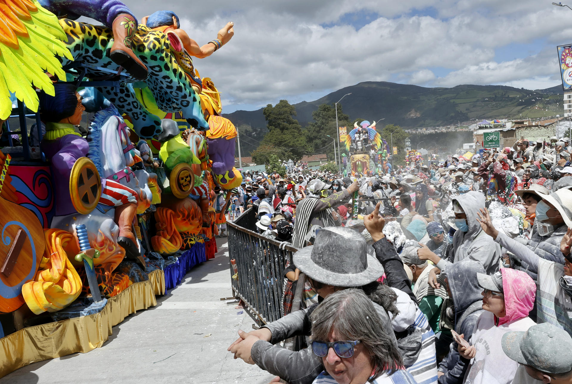 Carrozas del carnaval de Negros y Blancos de Colombia.  