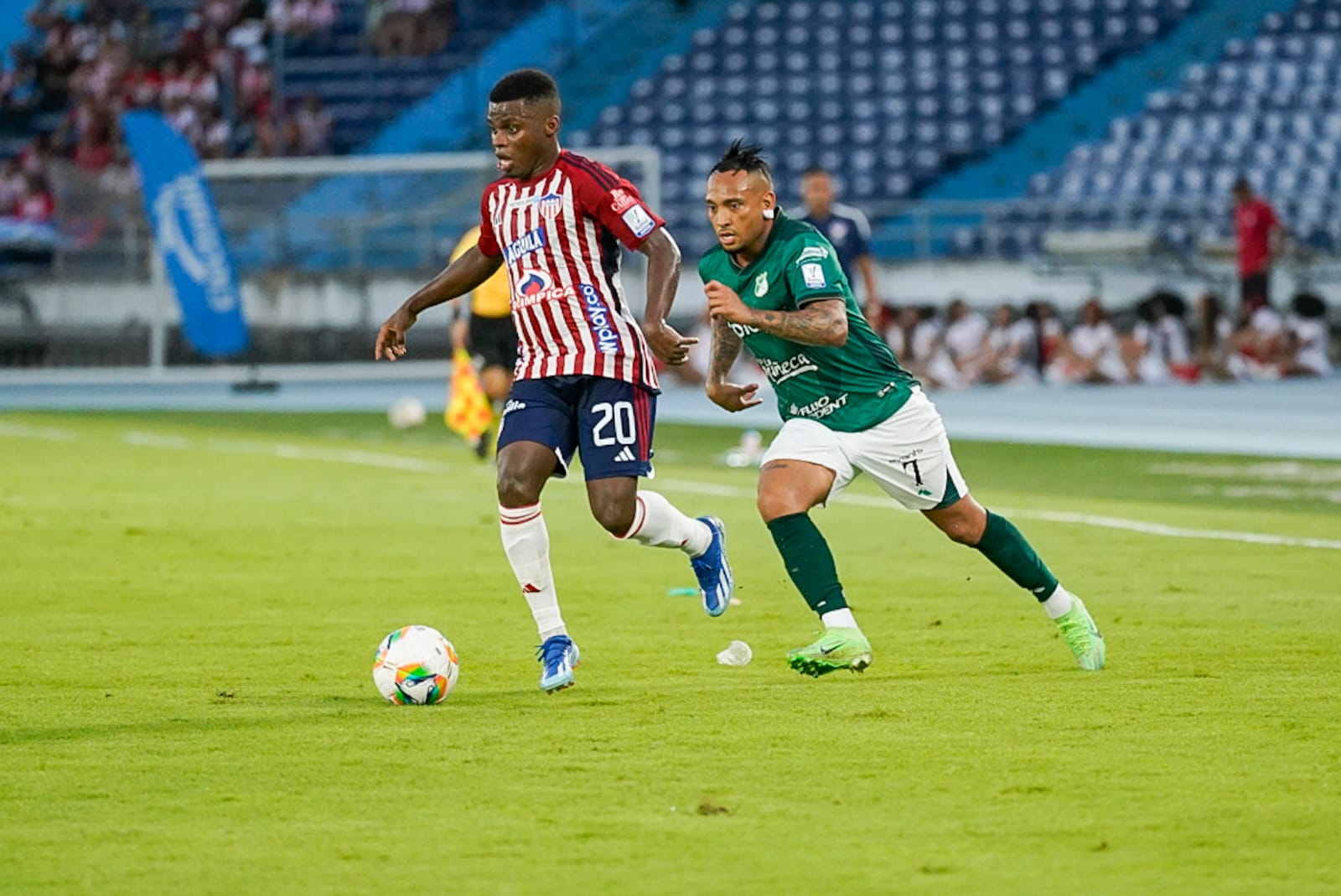 Aspecto del partido entre Junior y Deportivo Cali. 