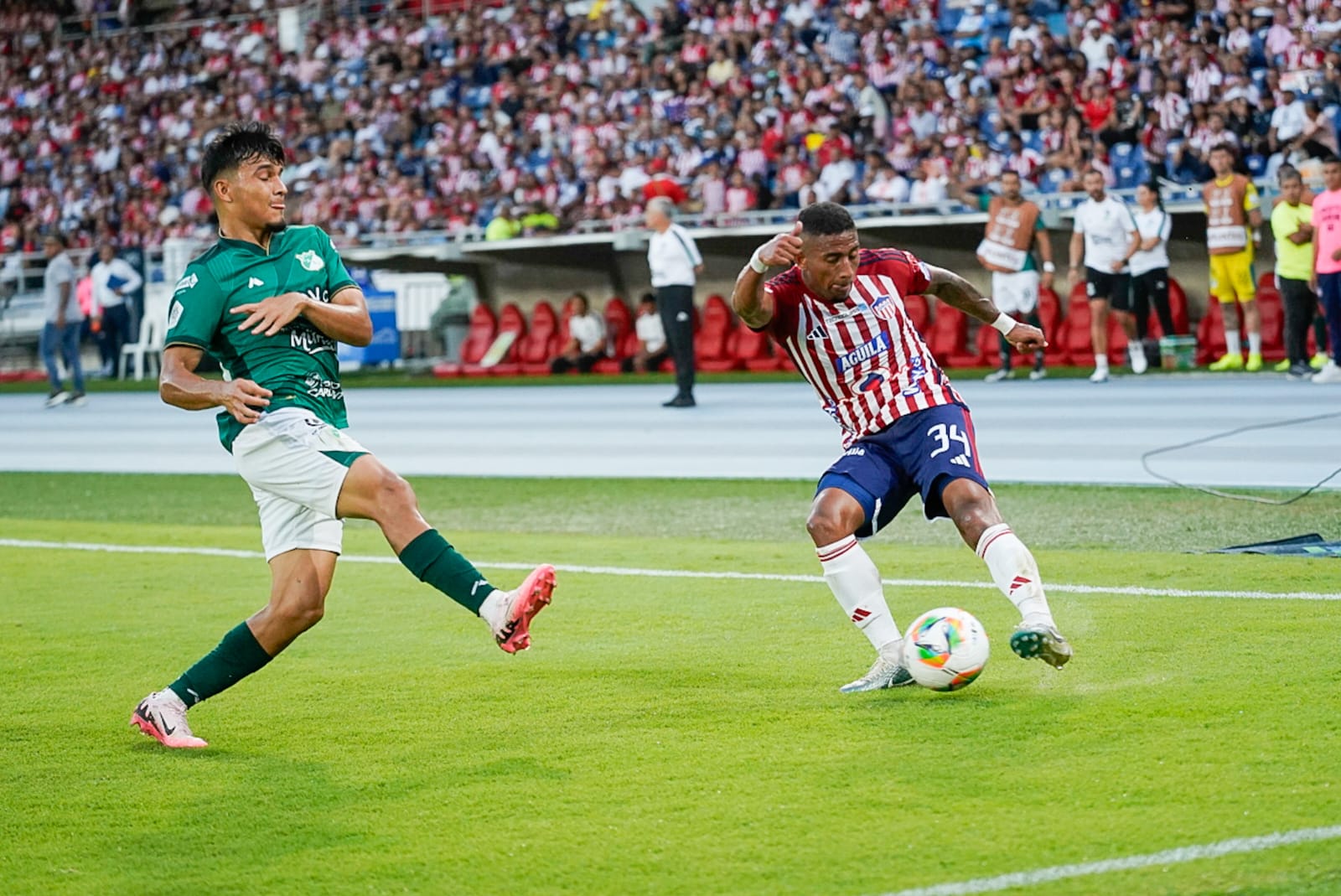 Aspecto del partido entre Junior y Deportivo Cali. 