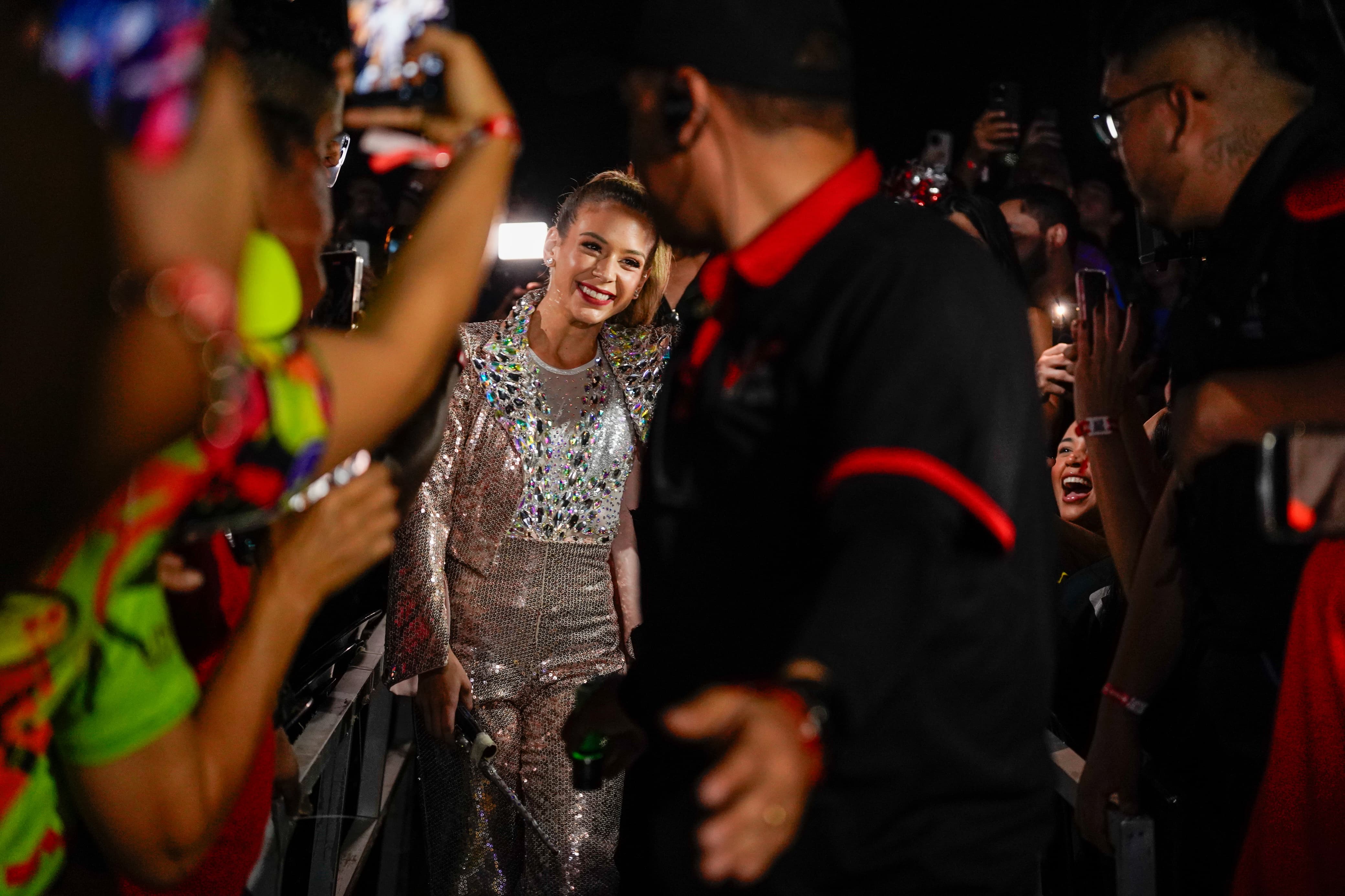 La reina Tatiana entre los asistentes. 