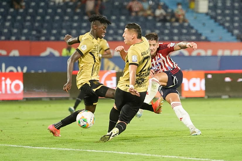 Aspecto del partido entre Junior y Águilas Doradas. 