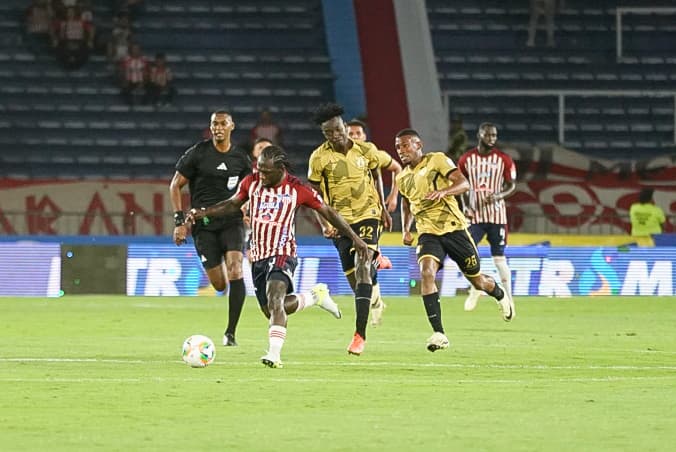 Aspecto del partido entre Junior y Águilas Doradas. 