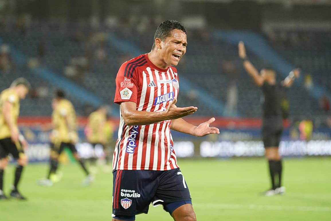 Carlos Bacca durante el juego de esta noche. 