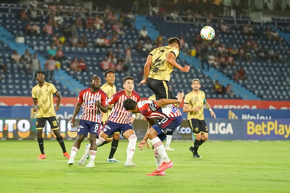 Aspecto del partido entre Junior y Águilas Doradas. 