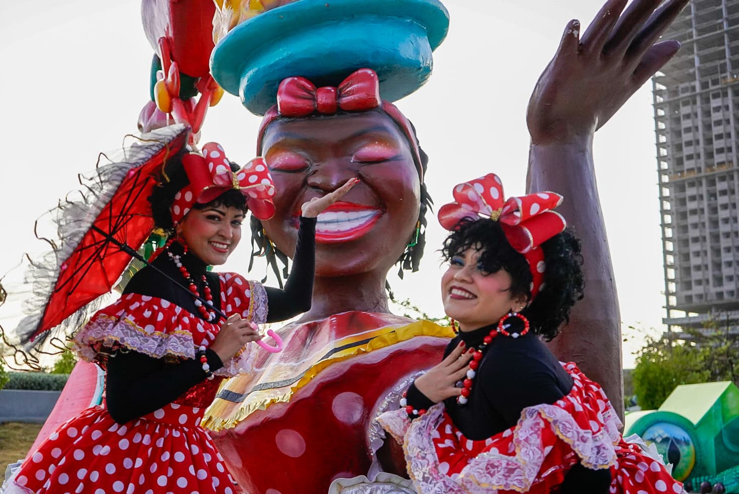 Las negritas puloy también tienen su propia figura en el Gran Malecón. 