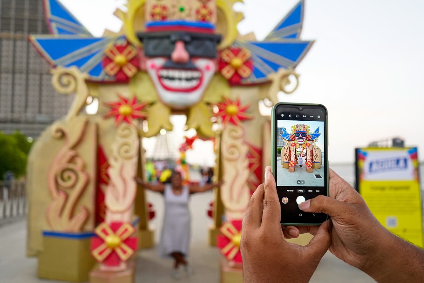 Propios y visitantes ya pueden tomarse fotos en las figuras del Carnaval, en el Gran Malecón. 