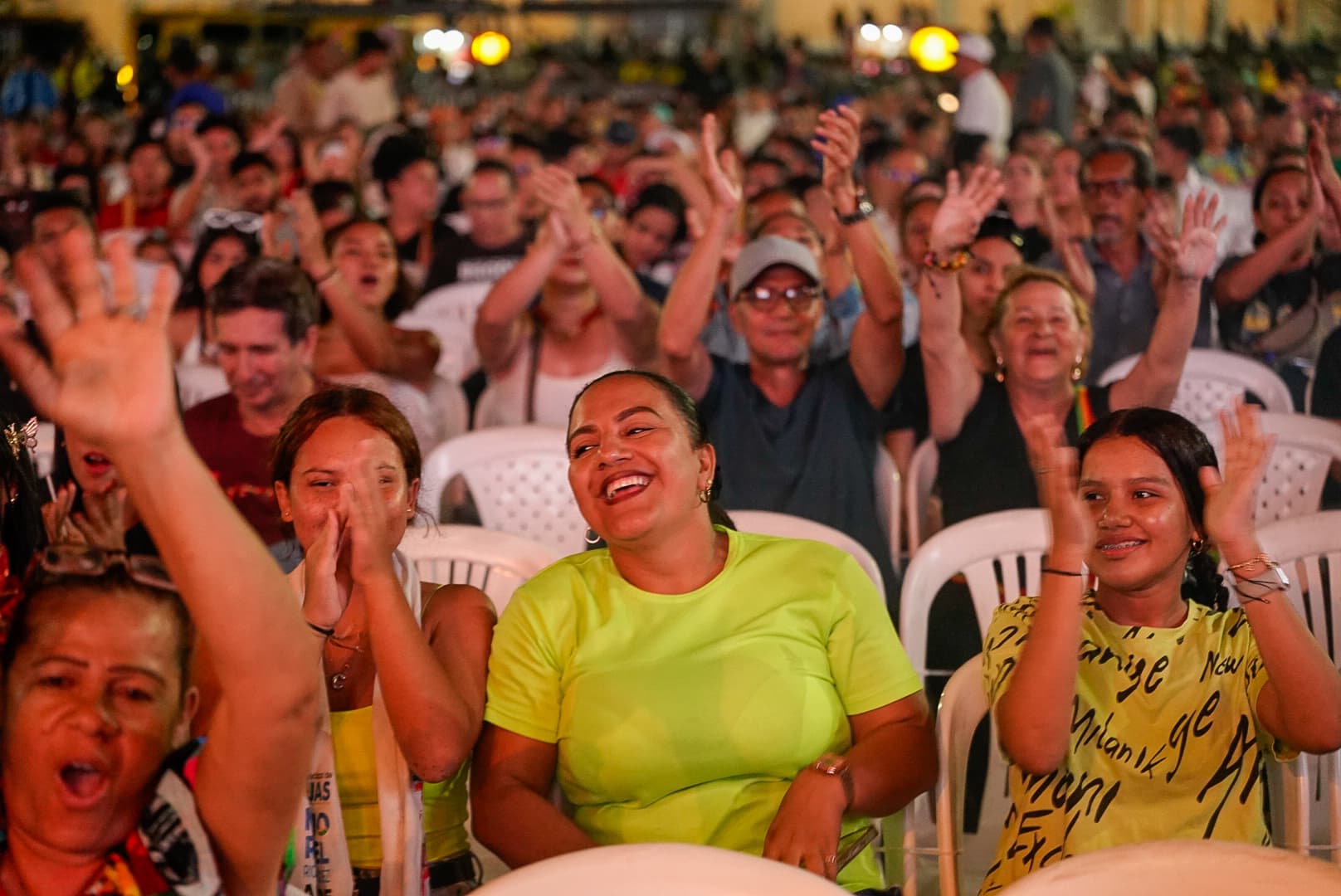 El público esta noche en la Plaza de la Paz. 