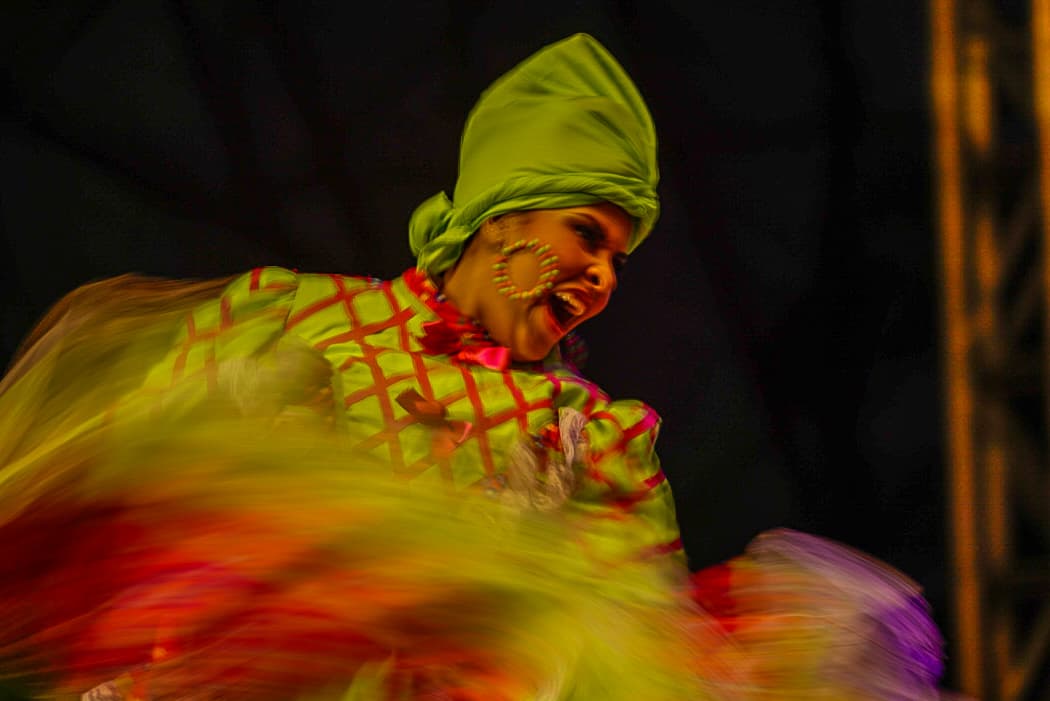 Las danzas se presentaron esta noche en la Plaza de la Paz. 