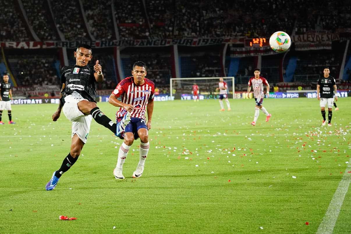 Aspecto del partido entre Junior y Once Caldas. 