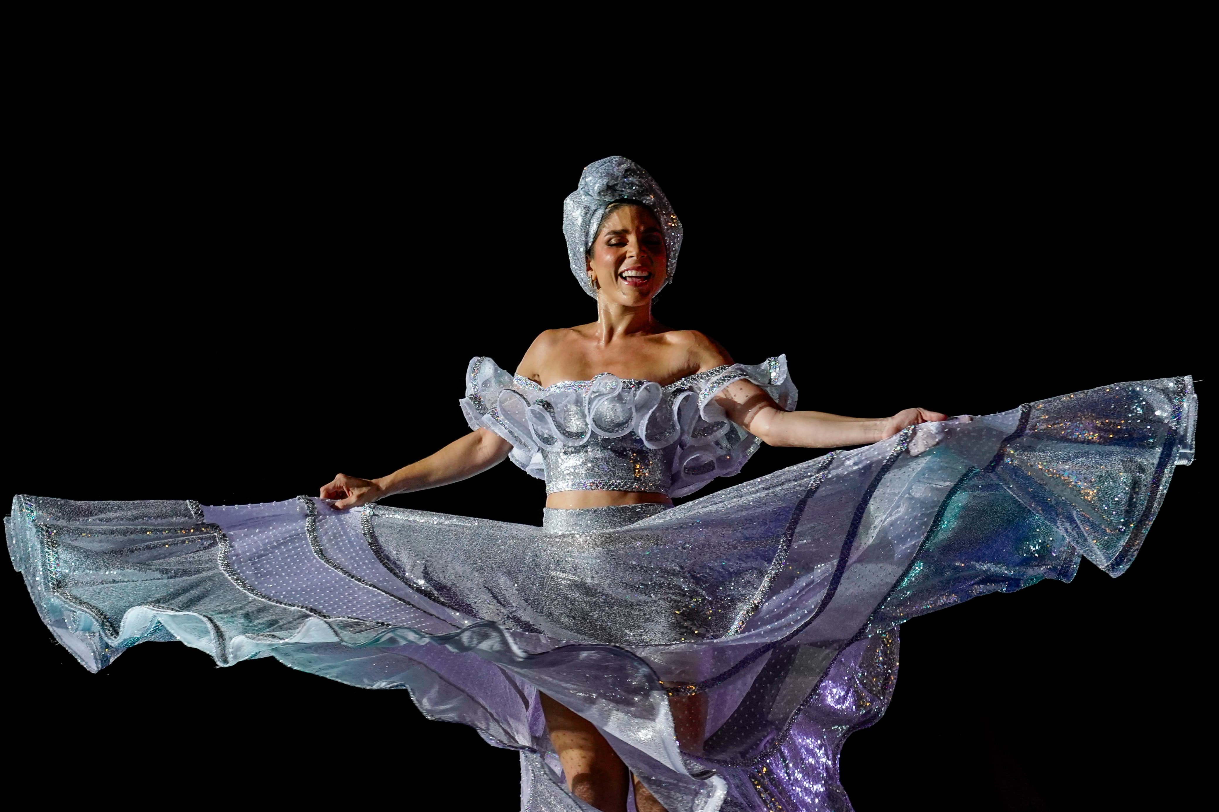 Noche de coronación de los Reyes del Carnaval de la 44 en la Plaza de la Paz. 