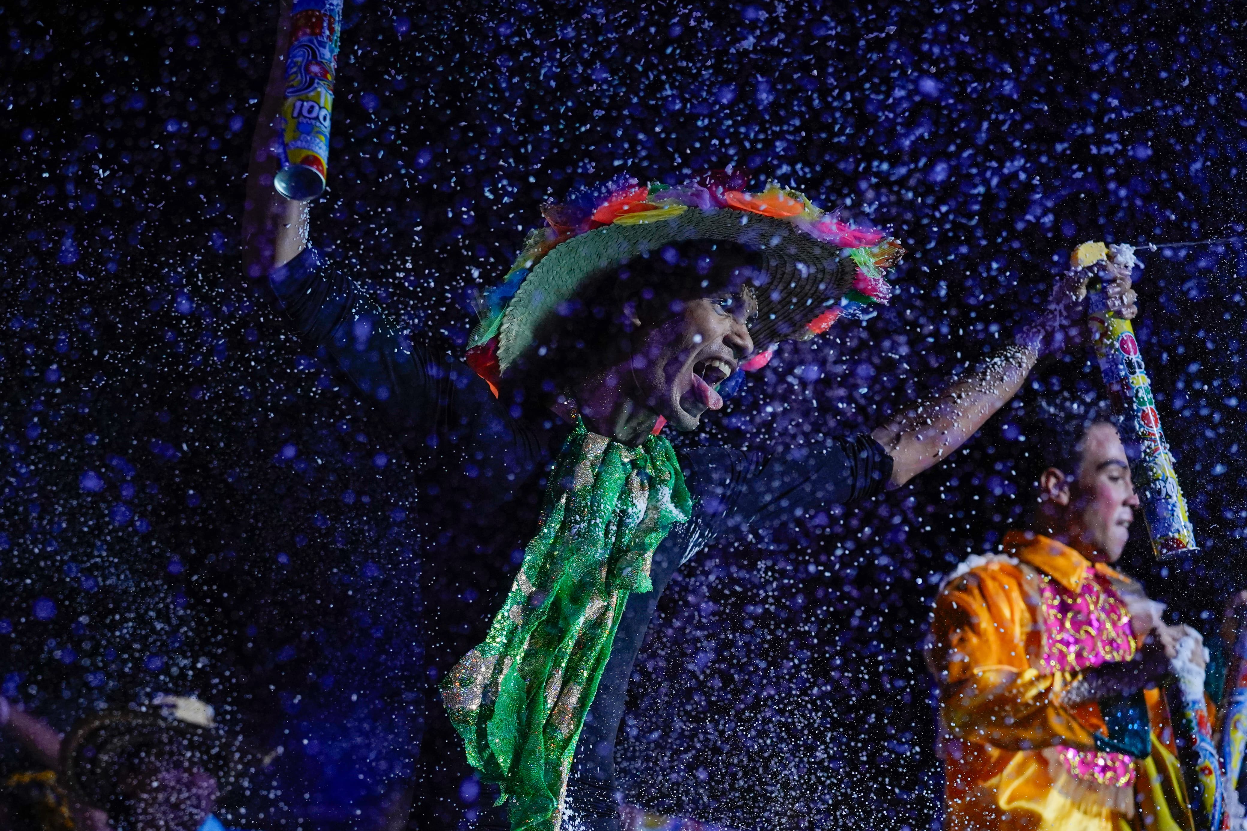 Noche de coronación de los Reyes del Carnaval de la 44 en la Plaza de la Paz. 