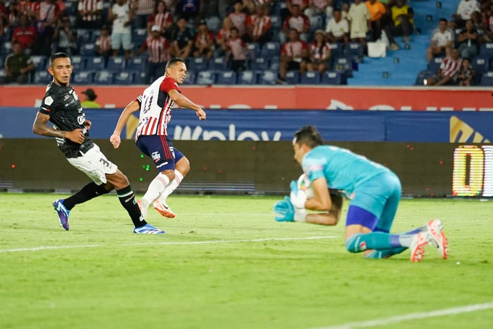 Aspecto del partido entre Junior y Once Caldas. 