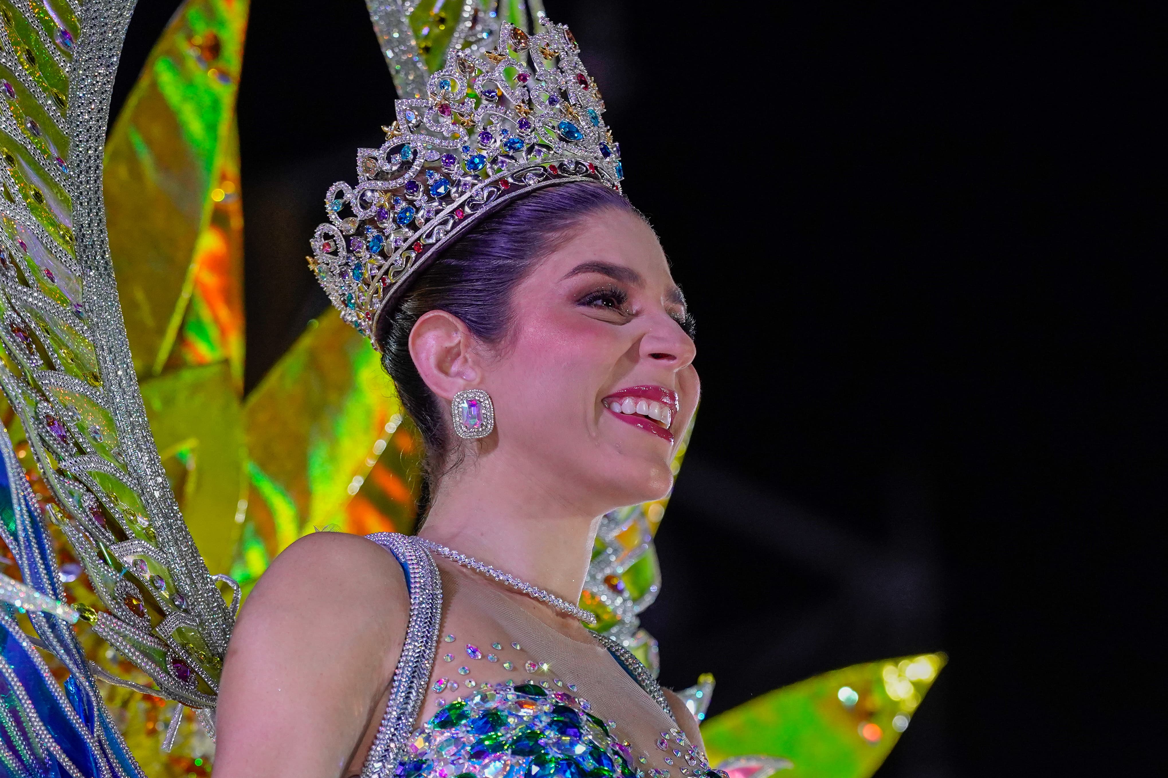 Alexsandra Estarita Villa, Reina del Carnaval de la 44. 