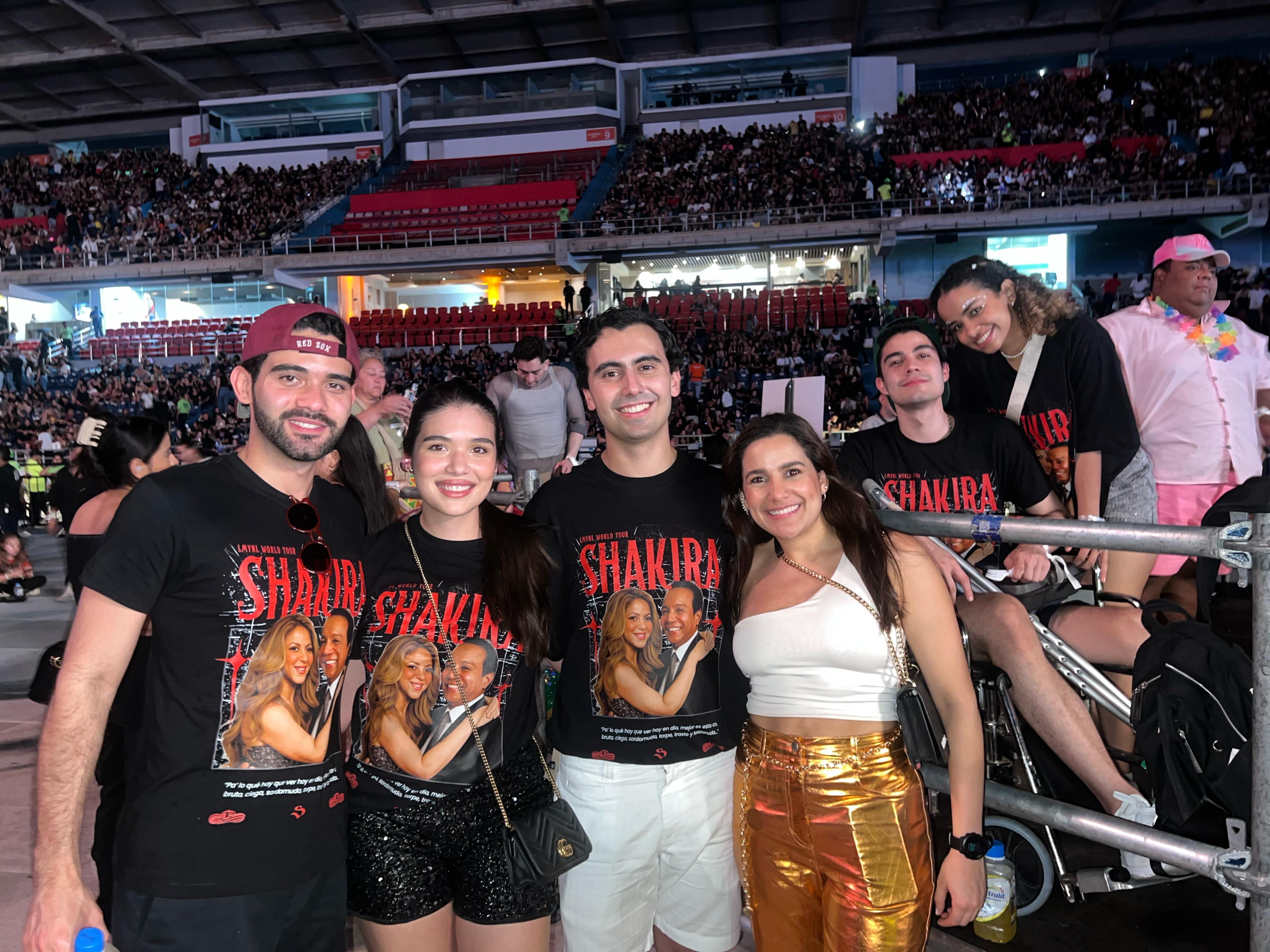 Camisetas de Shakira vestían sus fanáticos.