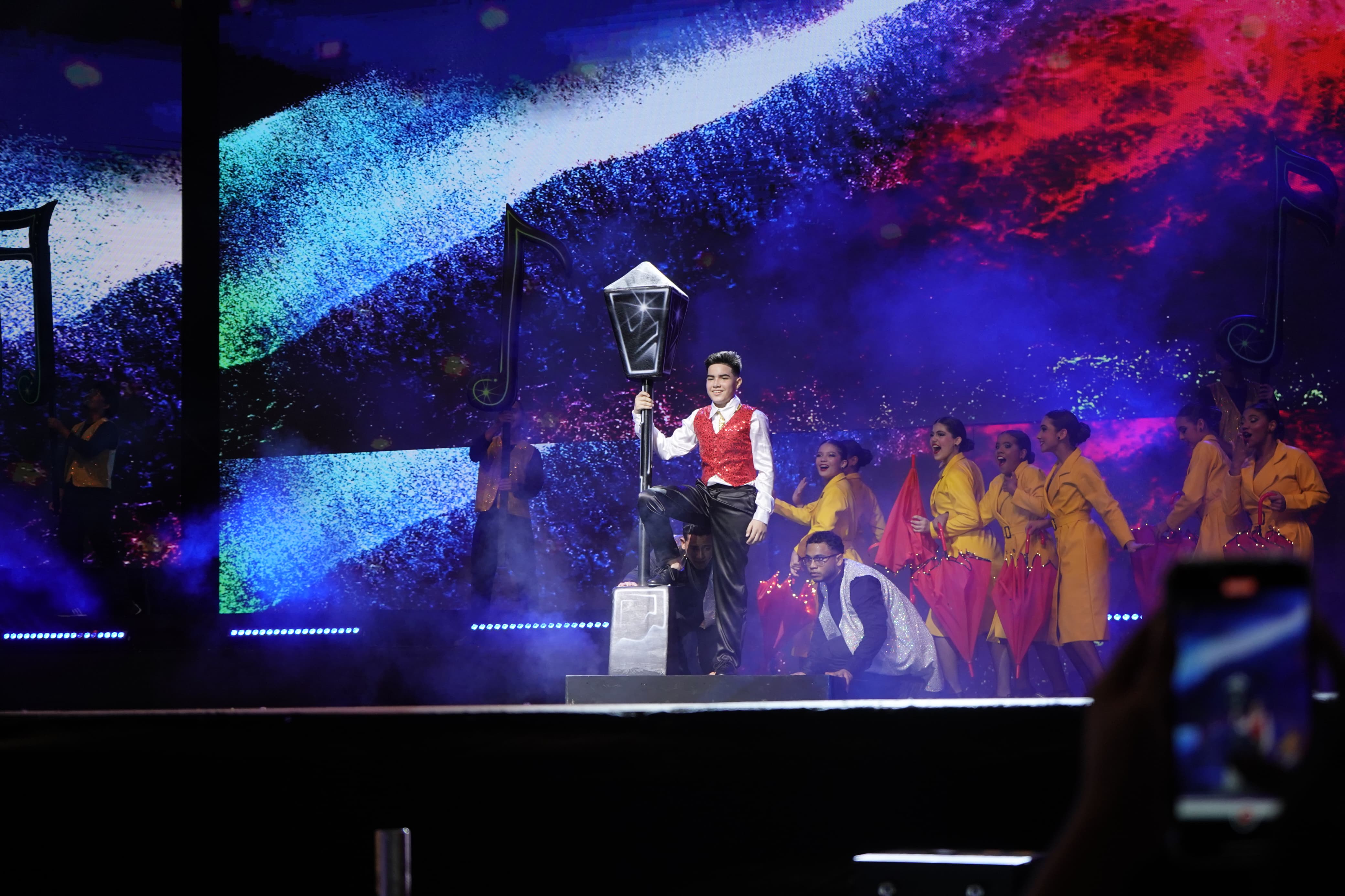 El rey Samuel Bermúdez durante su presentación.