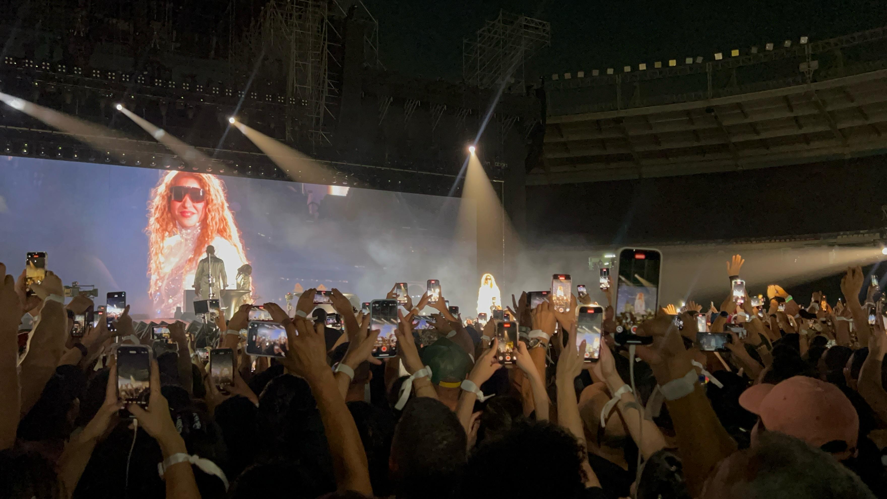 Los asistentes al concierto de esta noche en el Metropolitano. 