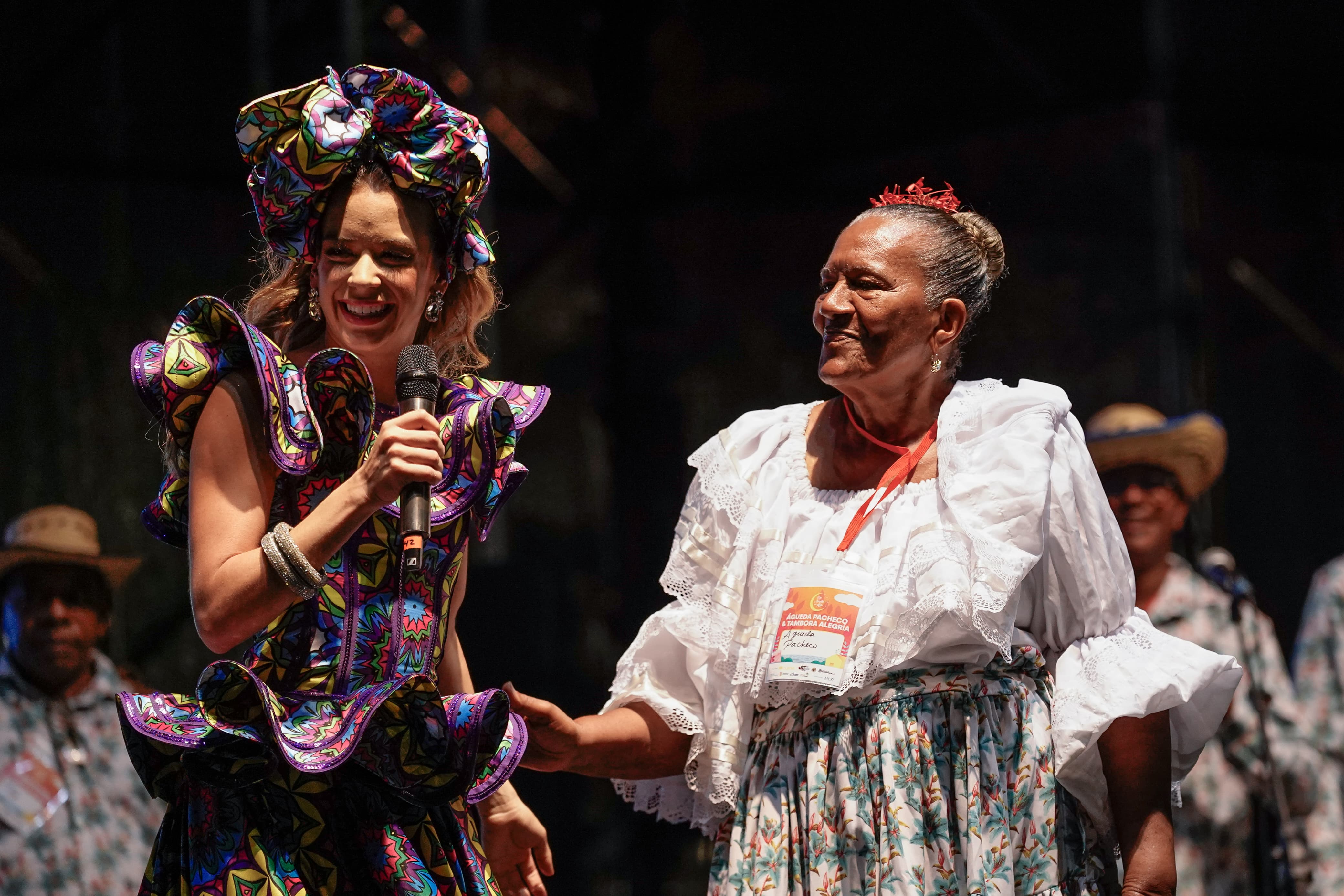 Angueda Pacheco, tambora alegría, y La reina central. 