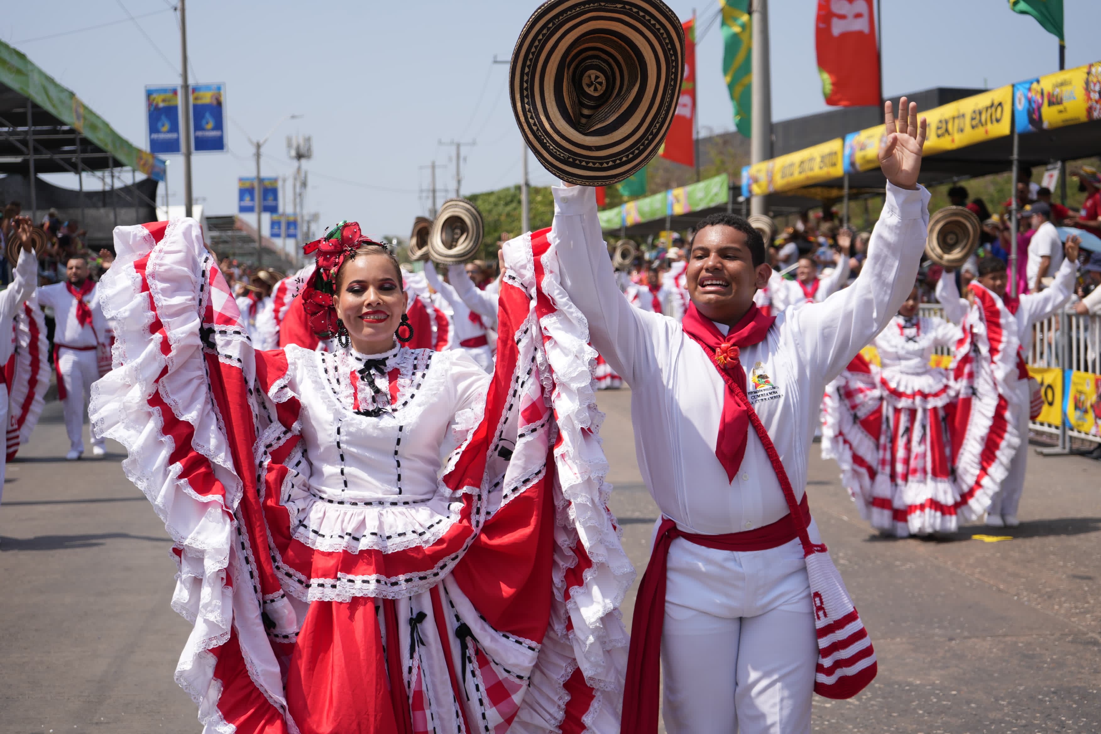 Cumbiamba La Currambera durante la Gran Parada de Tradición. 