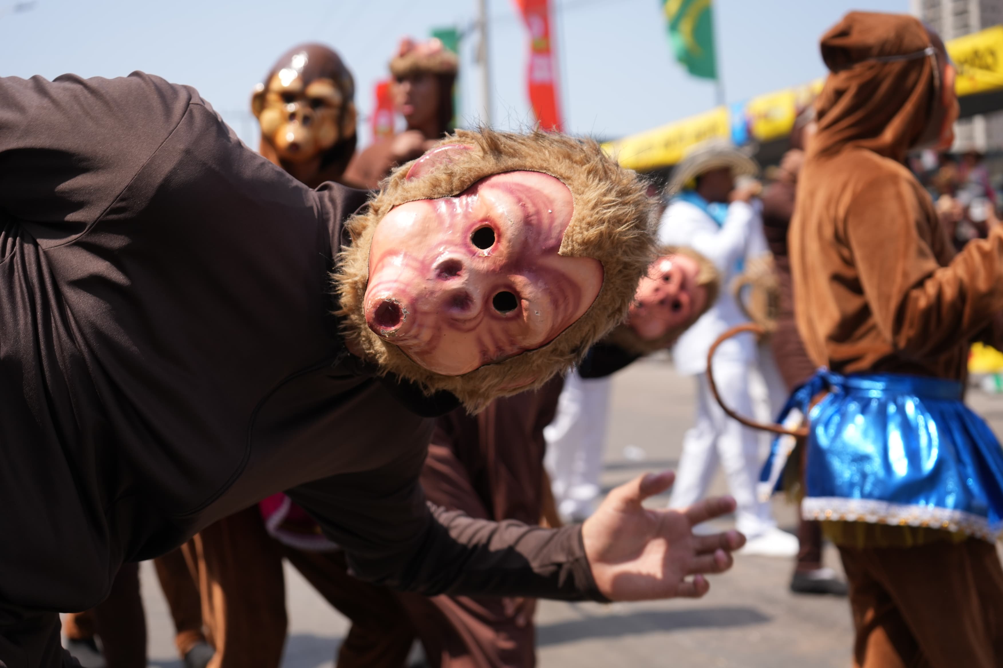 La danza Micos y Micas Costeños. 