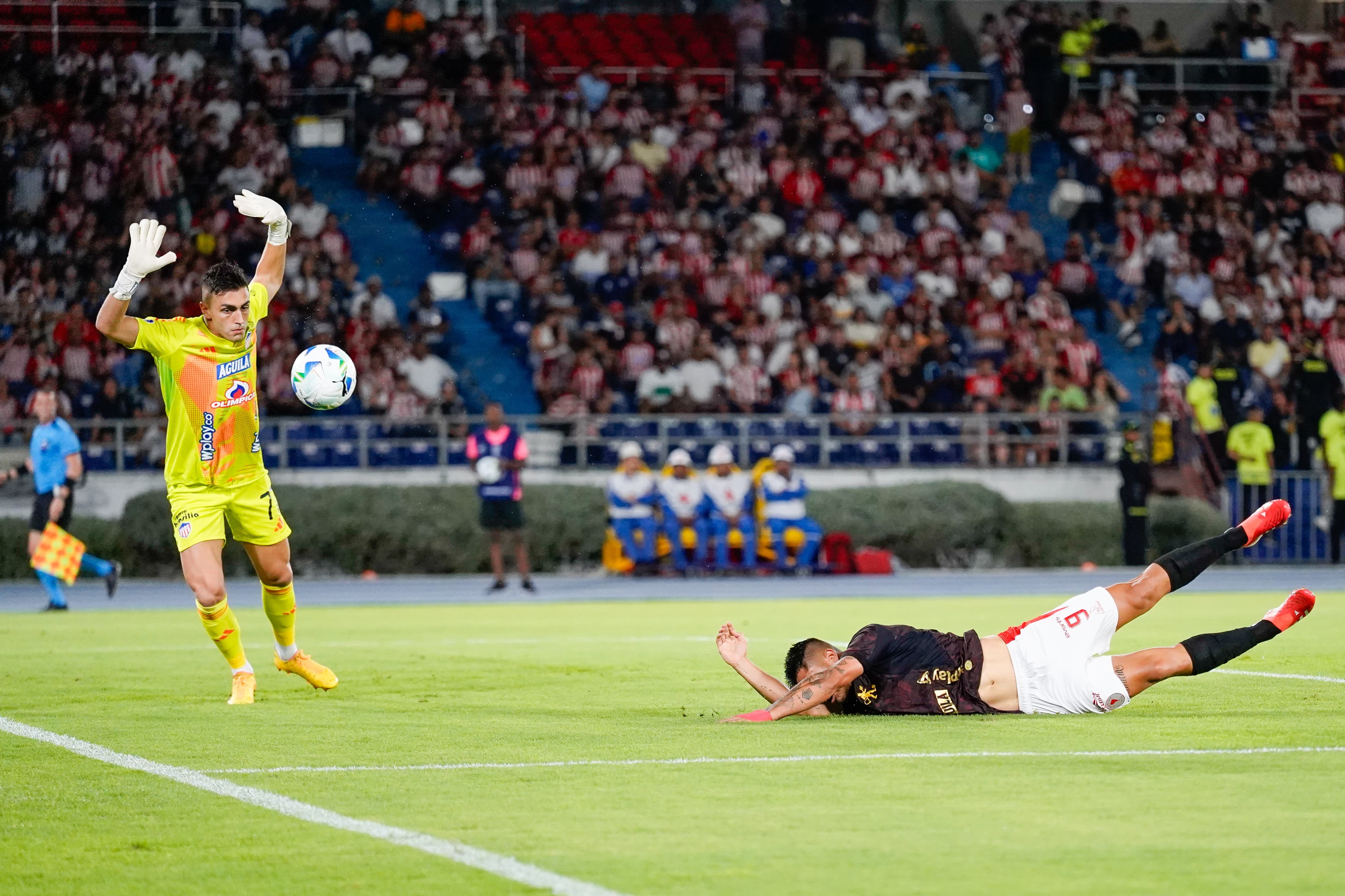 Aspecto del partido entre Junior y  América. 