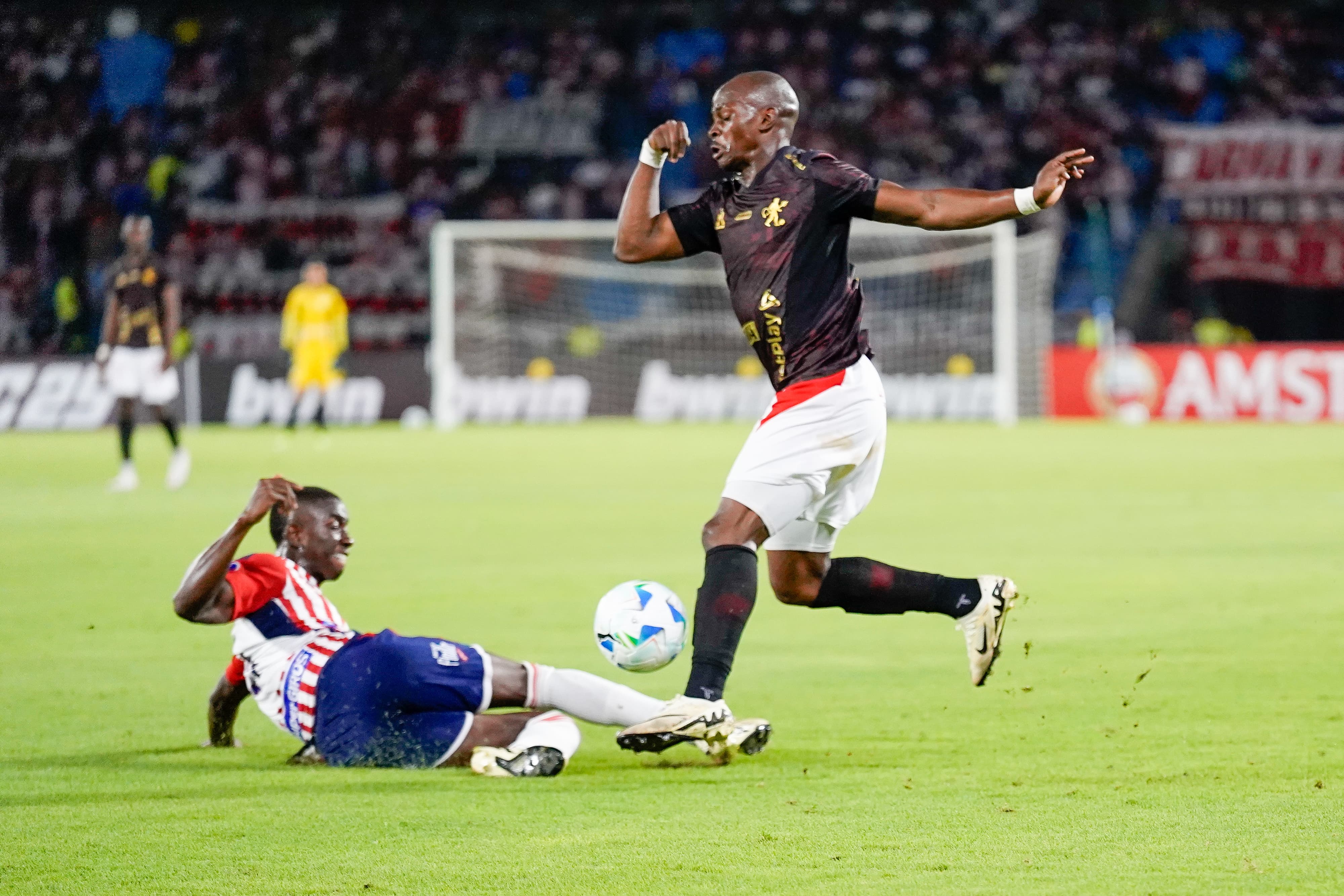Aspecto del partido entre Junior y  América. 