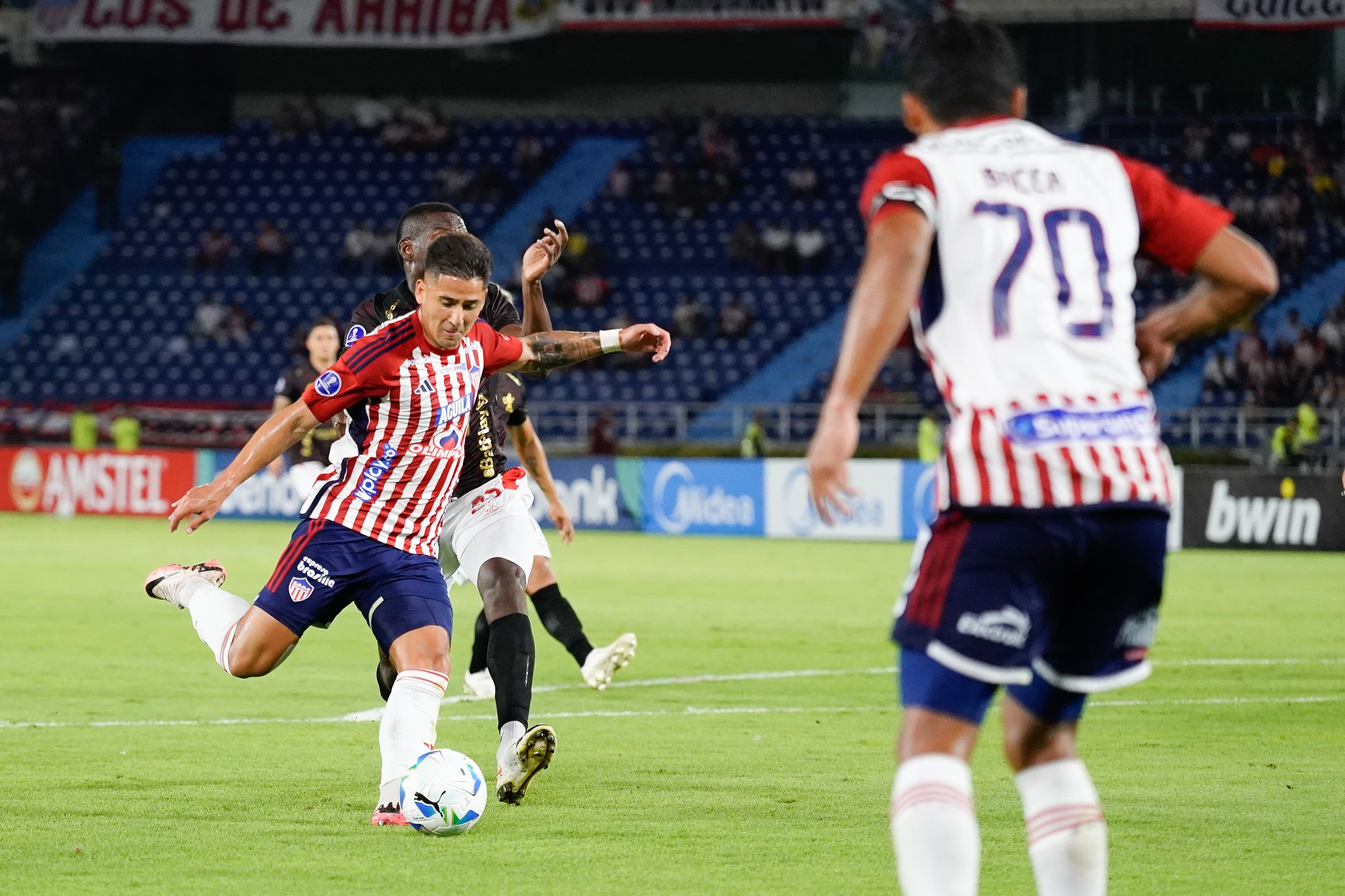 Aspecto del partido entre Junior y  América. 